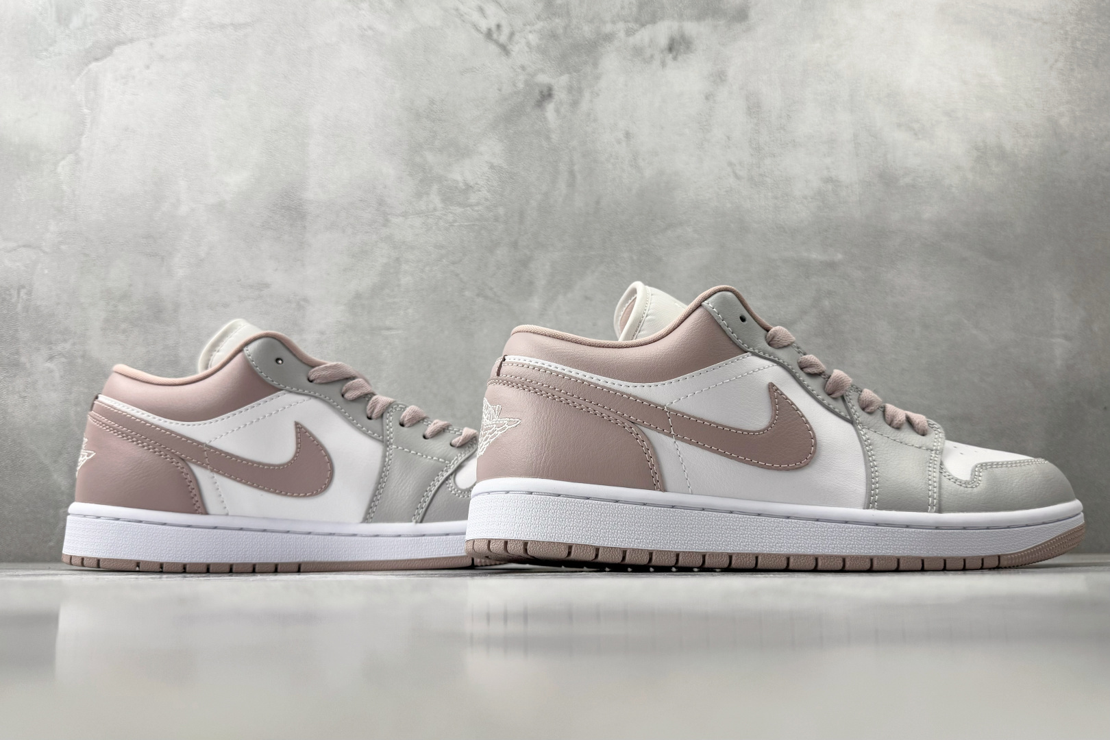OT纯原 Jordan Air Jordan 1 Low 粉白货号：DC0774-606尺码：35.5 