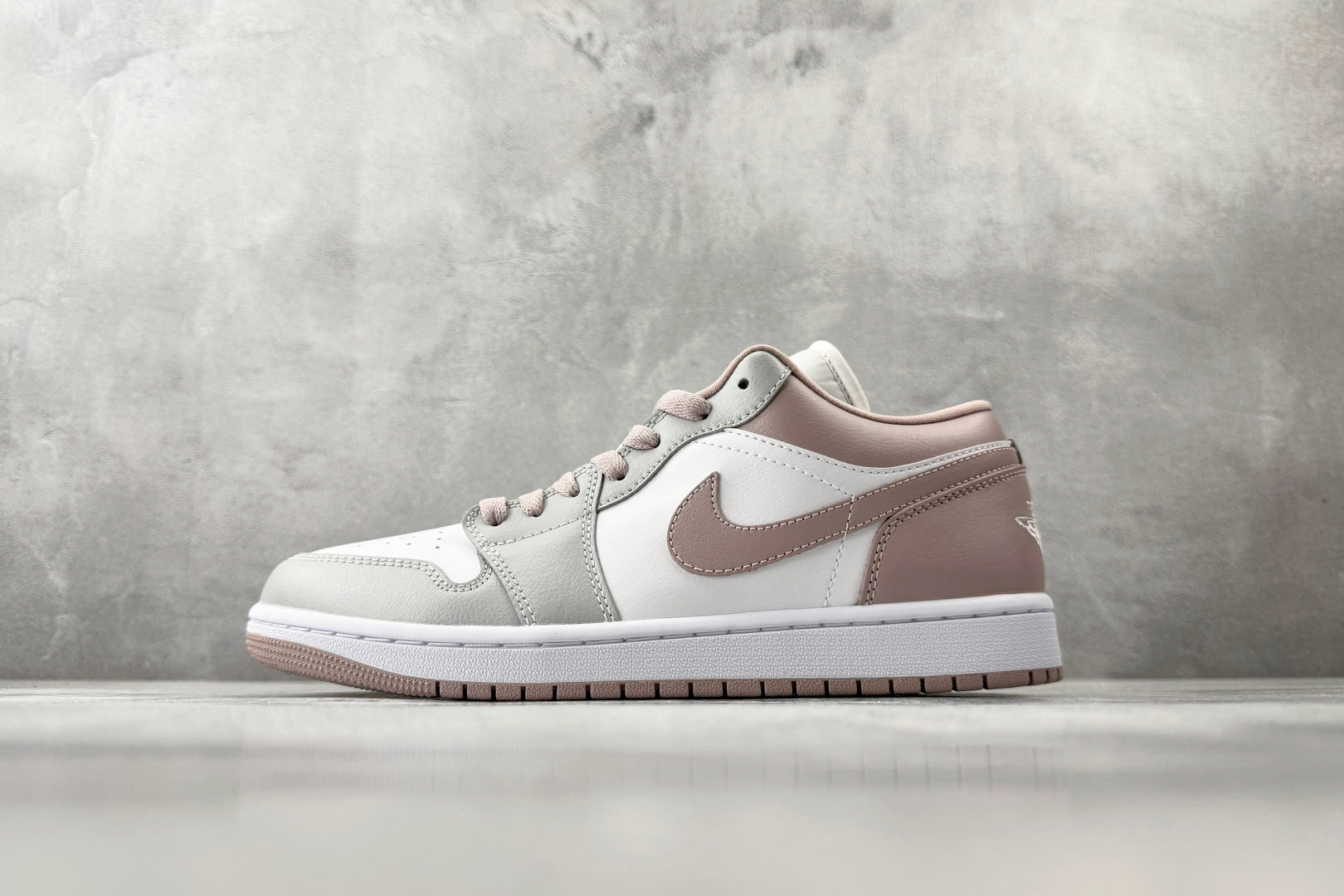 OT纯原 Jordan Air Jordan 1 Low 粉白货号：DC0774-606尺码：35.5 