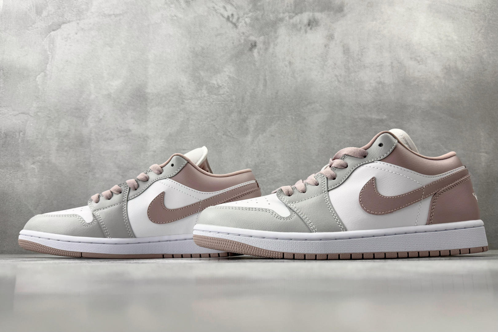 OT纯原 Jordan Air Jordan 1 Low 粉白货号：DC0774-606尺码：35.5 