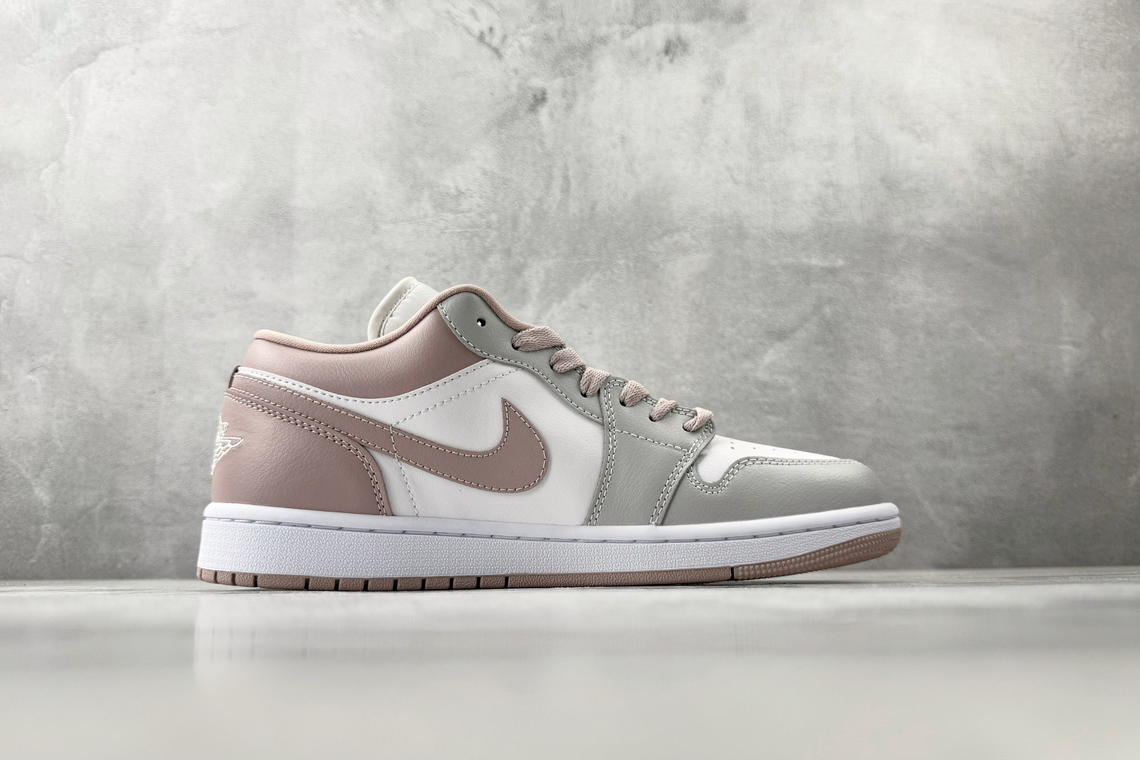OT纯原 Jordan Air Jordan 1 Low 粉白货号：DC0774-606尺码：35.5 