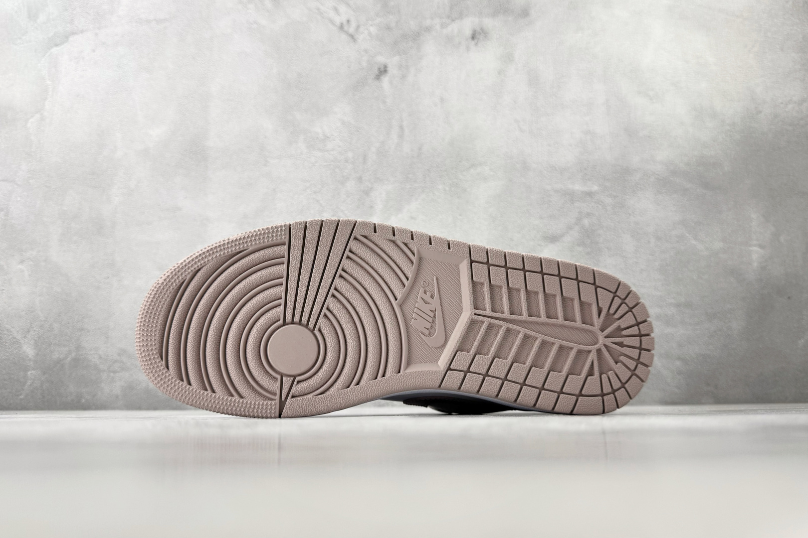 OT纯原 Jordan Air Jordan 1 Low 粉白货号：DC0774-606尺码：35.5 