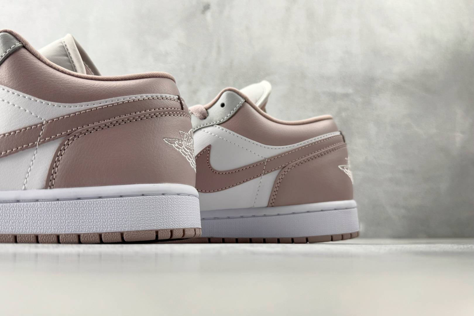 OT纯原 Jordan Air Jordan 1 Low 粉白货号：DC0774-606尺码：35.5 