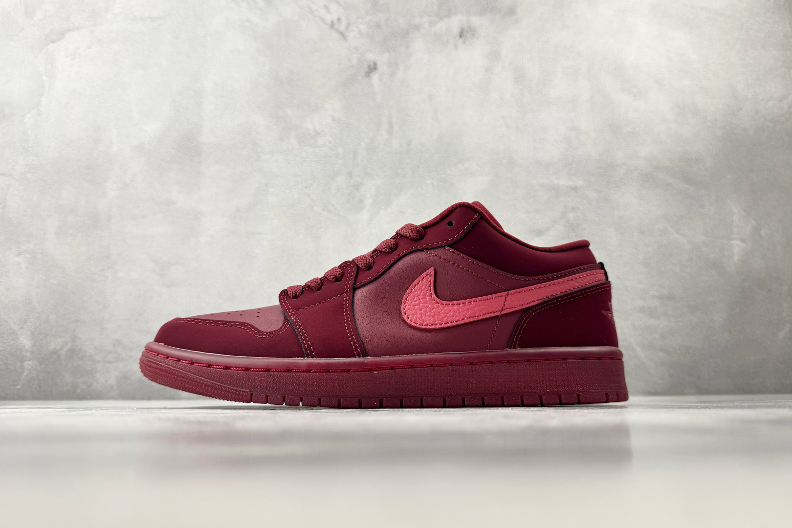 DT  公司级   Jordan Air Jordan 1 SE Valentine's Day情人节限定 口红印花 红