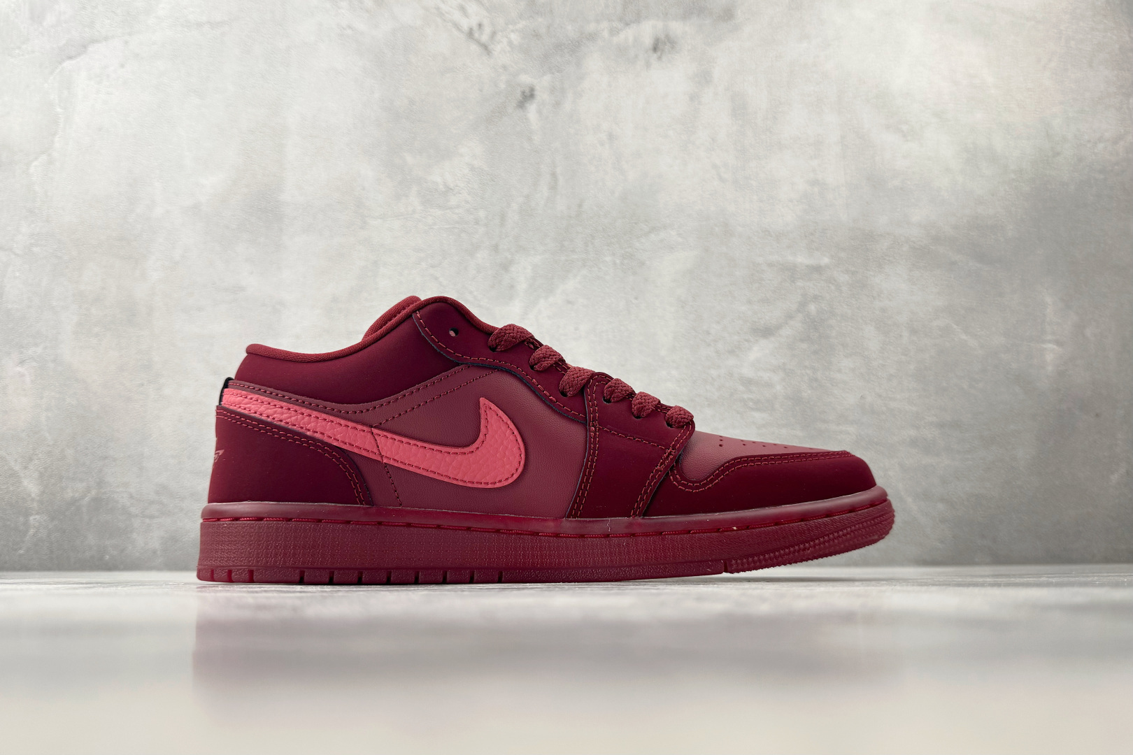 DT 公司级 Jordan Air Jordan 1 SE Valentine's Day情人节限定 口红印花 红 DT 公司级 Jordan Air Jordan 1 SE Valentine's Day情人节限定 口红印花 红