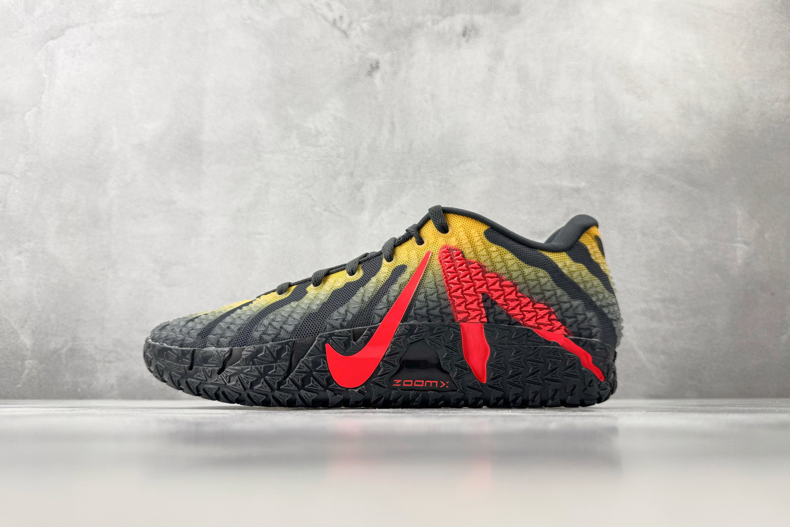 OX  Nike  × Jurassic Park Ja 3 莫兰特三代 Raptor EP黑黄红 货号：IU7239-
