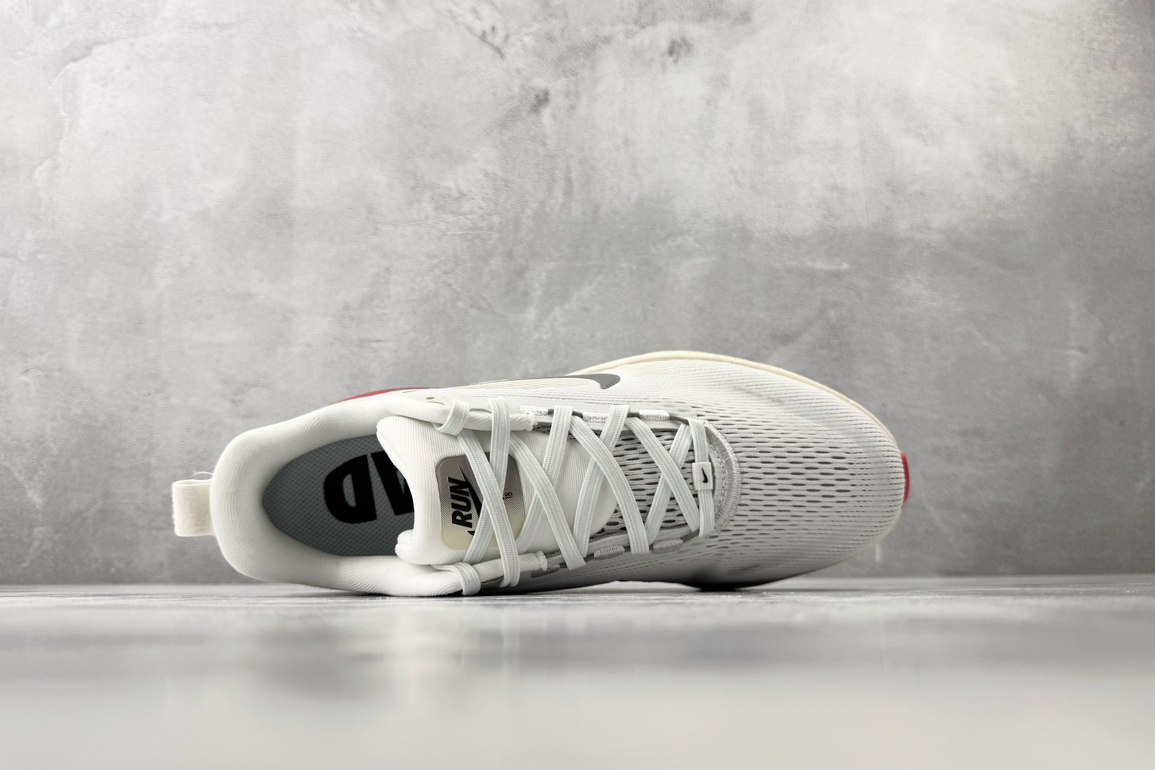 GOD神版 完美还原 正确版本 Nike VOMERO 18 白红货号：HM6803-001尺码：36 