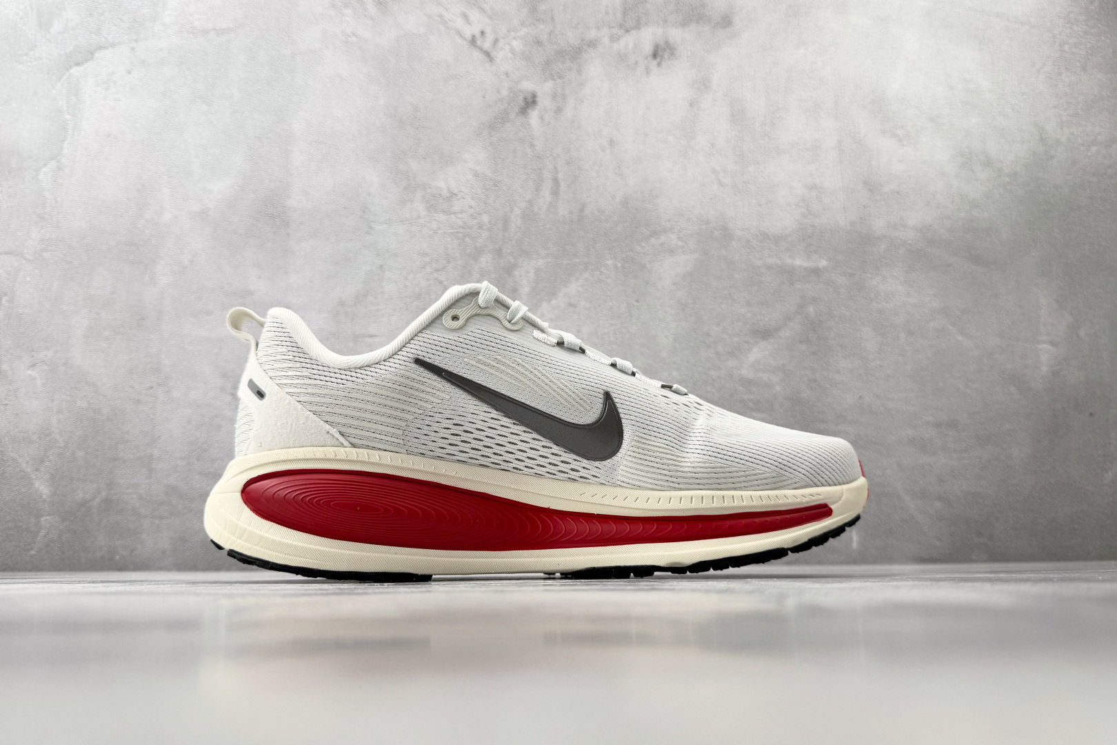 GOD神版 完美还原 正确版本 Nike VOMERO 18 白红货号：HM6803-001尺码：36 