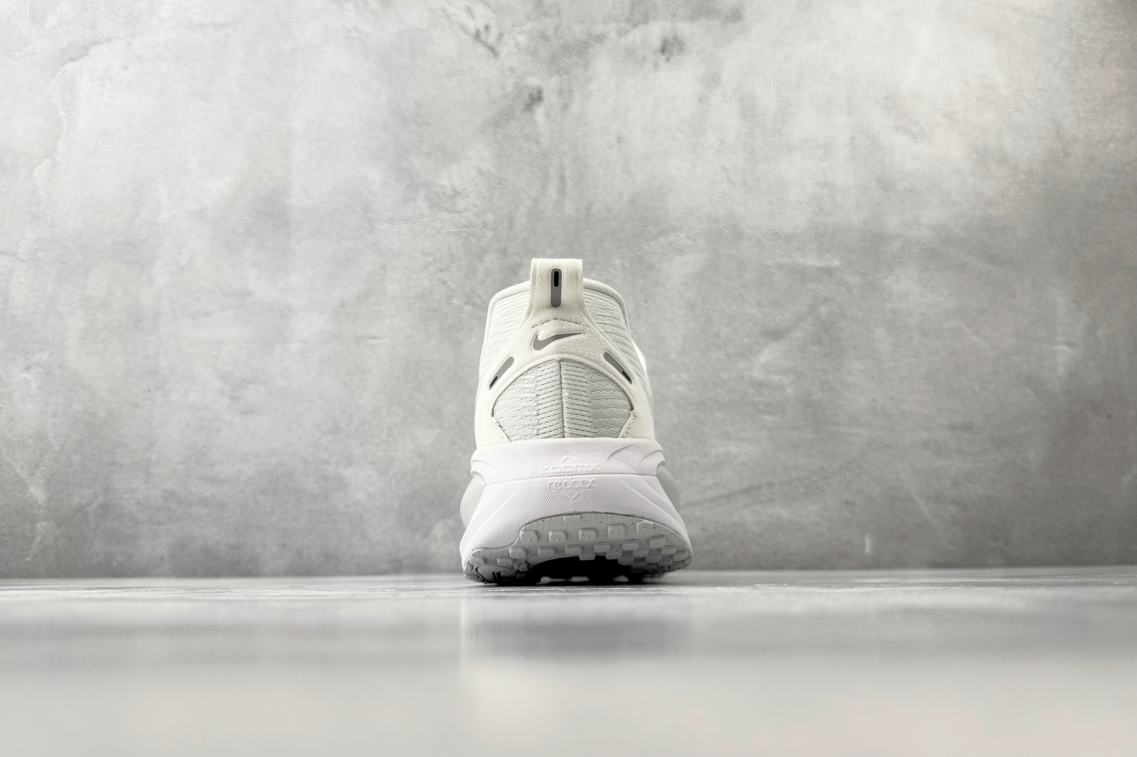 GOD神版 完美还原 正确版本 Nike VOMERO 18 白银货号：HM6804 104尺码：36 