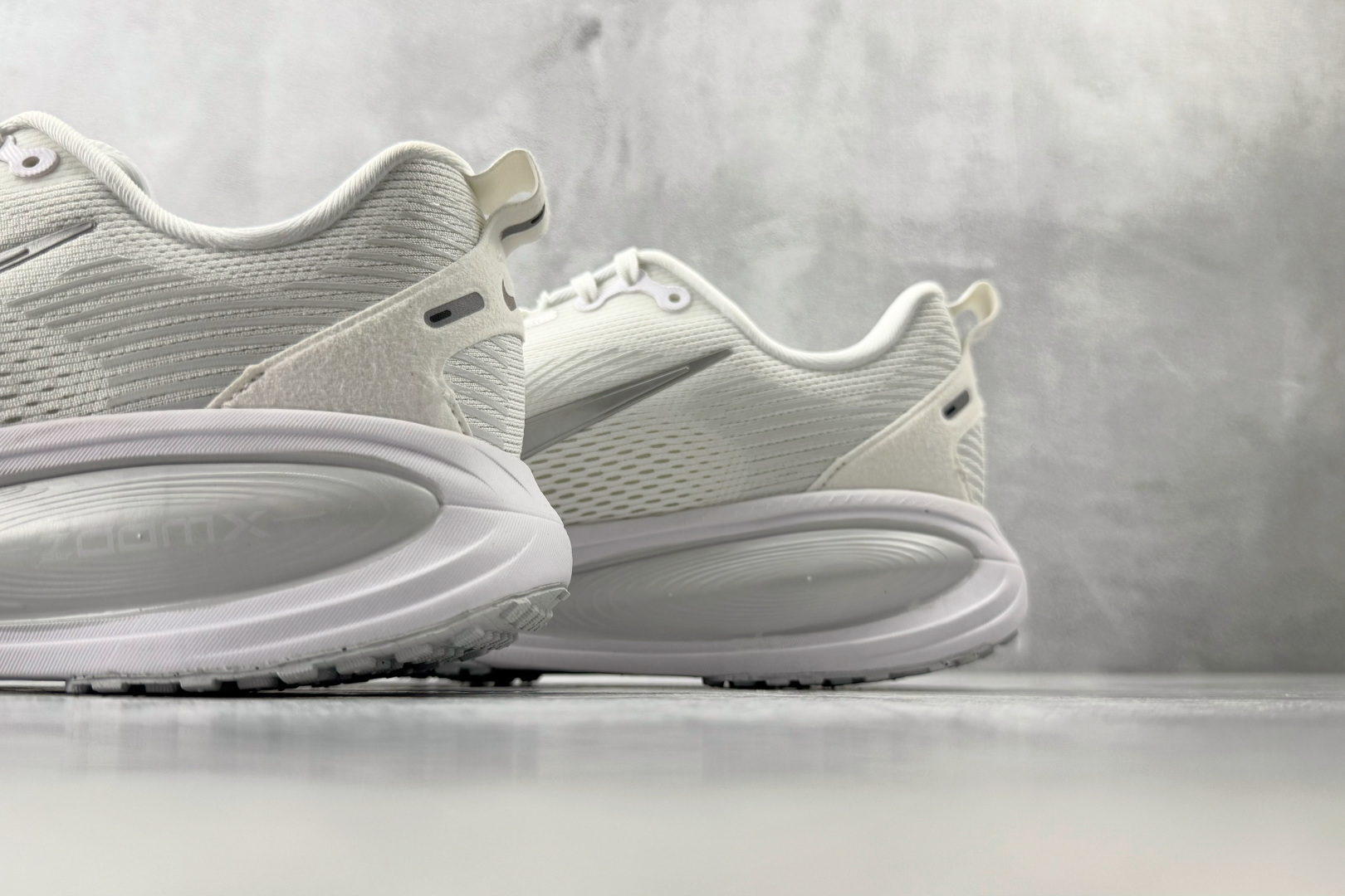 GOD神版 完美还原 正确版本 Nike VOMERO 18 白银货号：HM6804 104尺码：36 