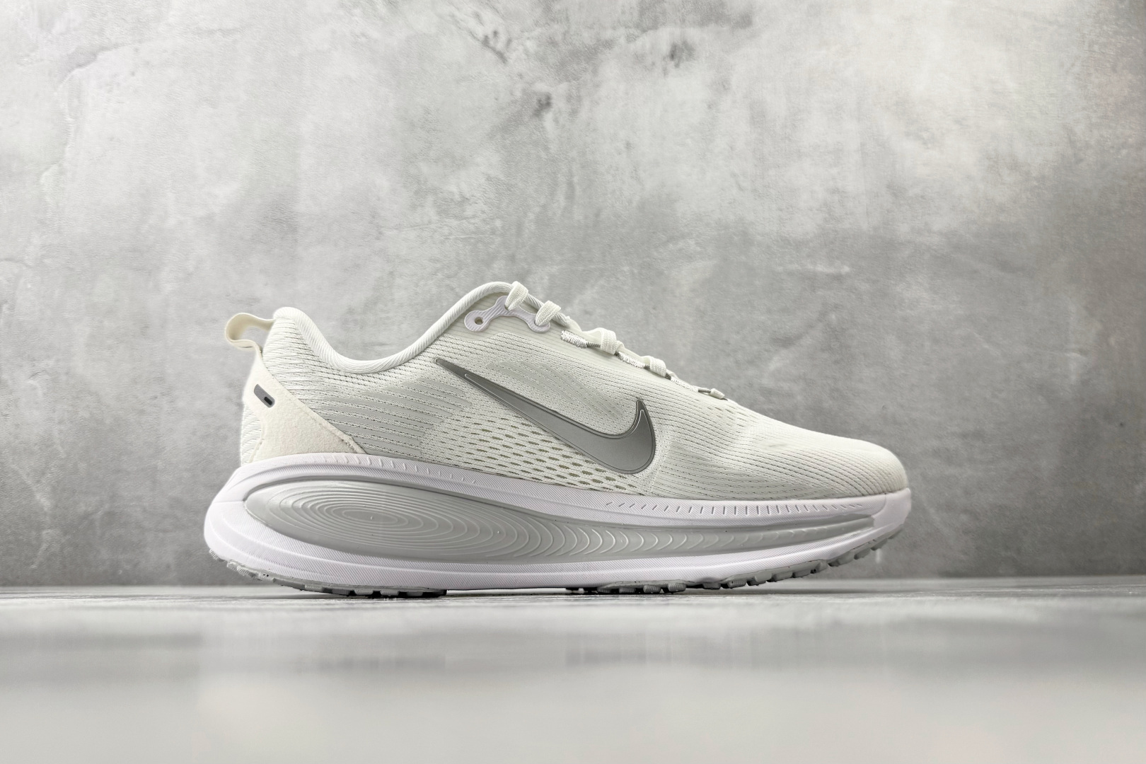 GOD神版 完美还原 正确版本 Nike VOMERO 18 白银货号：HM6804 104尺码：36 
