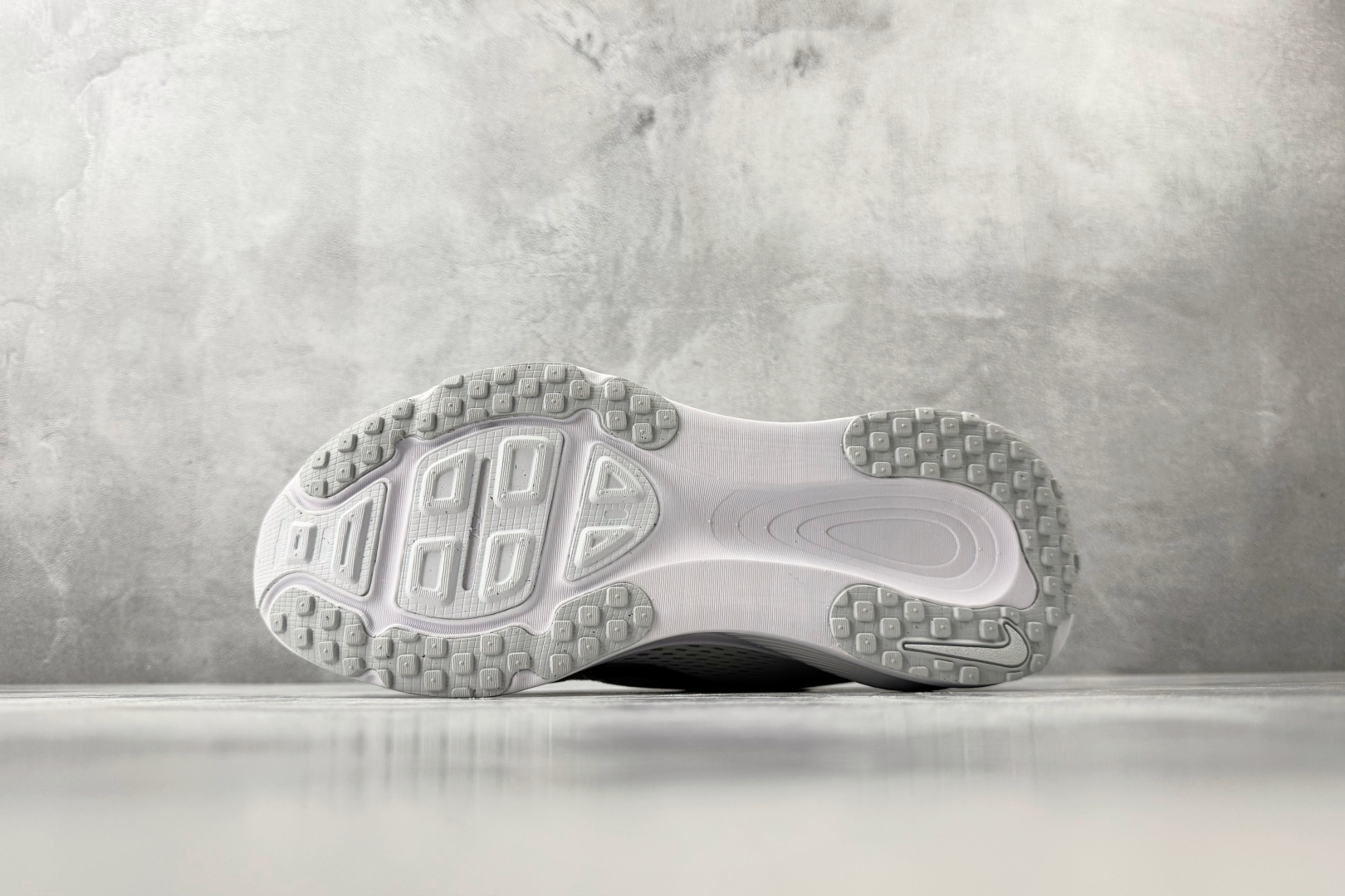 GOD神版 完美还原 正确版本 Nike VOMERO 18 白银货号：HM6804 104尺码：36 