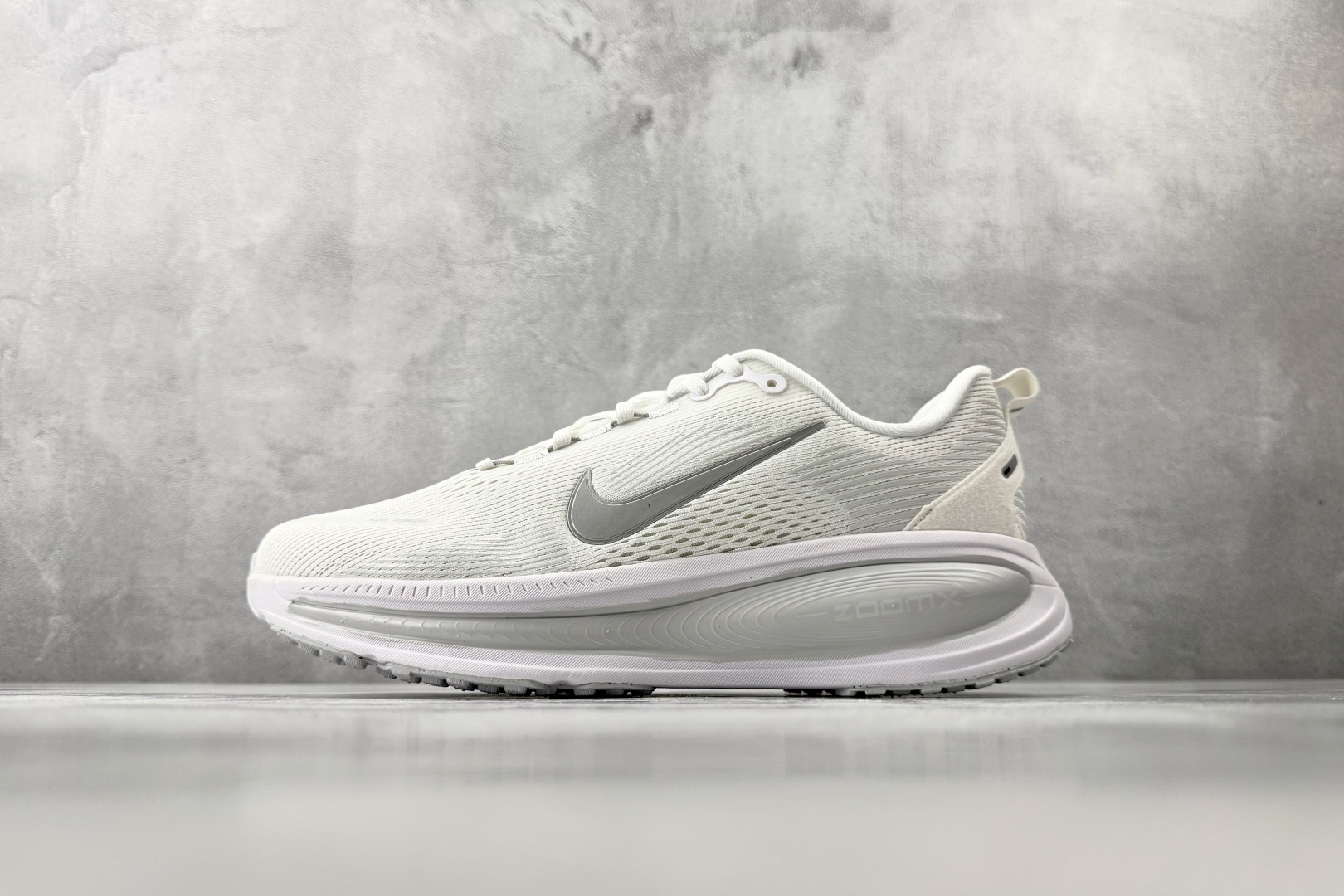 GOD神版 完美还原 正确版本 Nike VOMERO 18 白银货号：HM6804 104尺码：36 