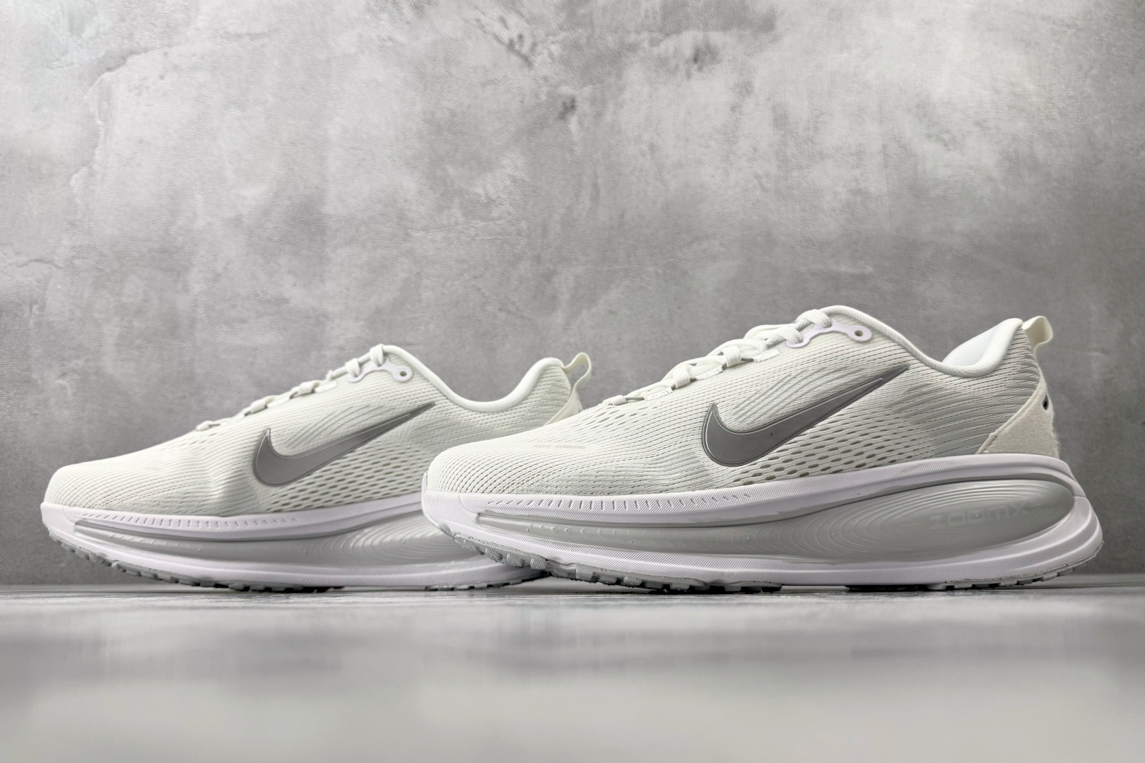 GOD神版 完美还原 正确版本 Nike VOMERO 18 白银货号：HM6804 104尺码：36 