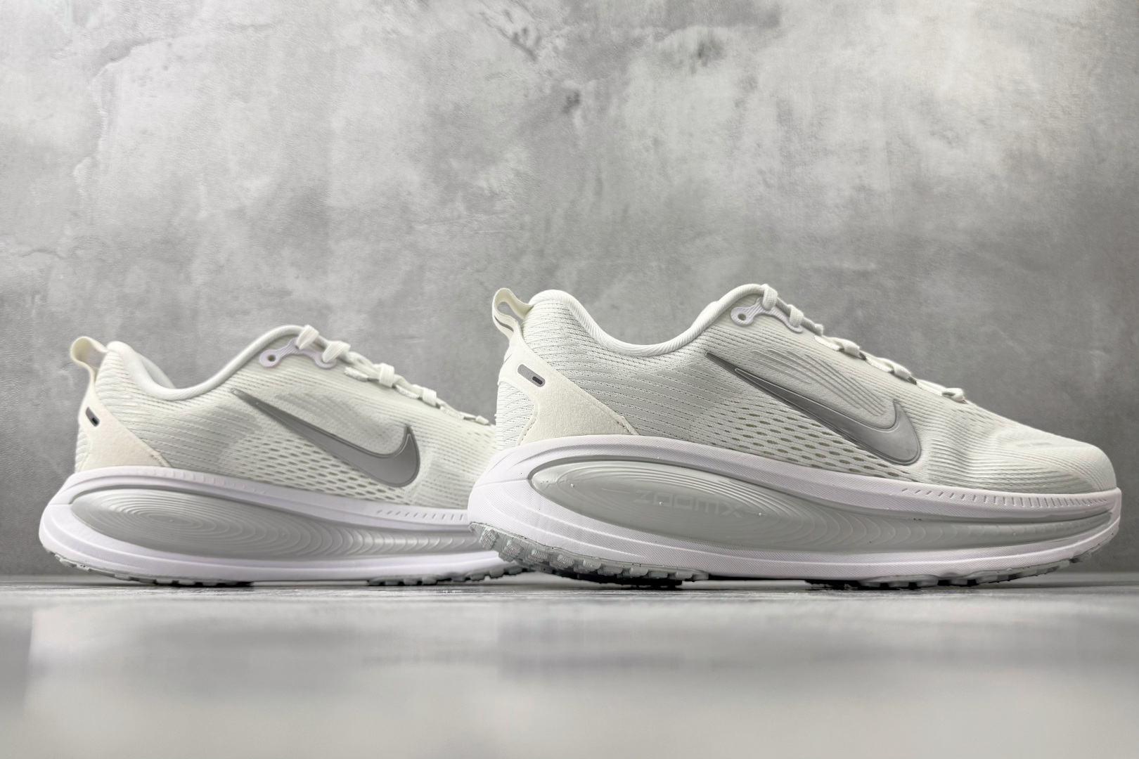 GOD神版 完美还原 正确版本 Nike VOMERO 18 白银货号：HM6804 104尺码：36 