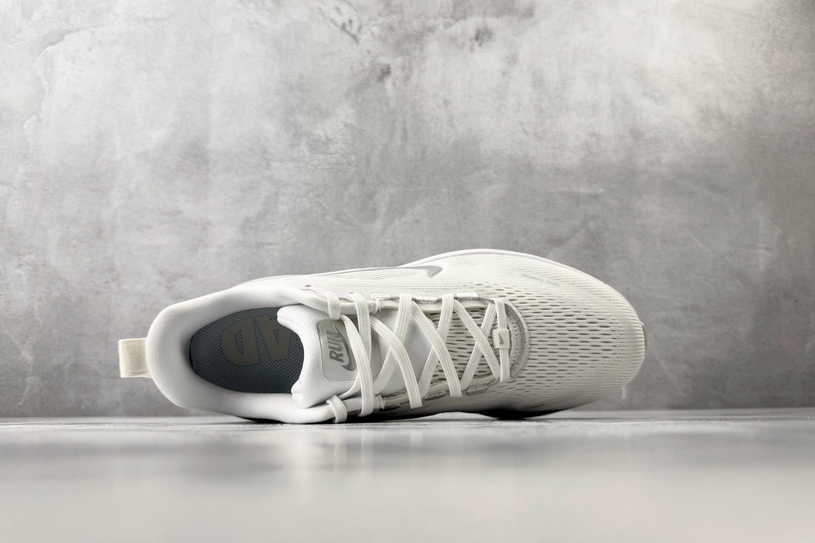 GOD神版 完美还原 正确版本 Nike VOMERO 18 白银货号：HM6804 104尺码：36 