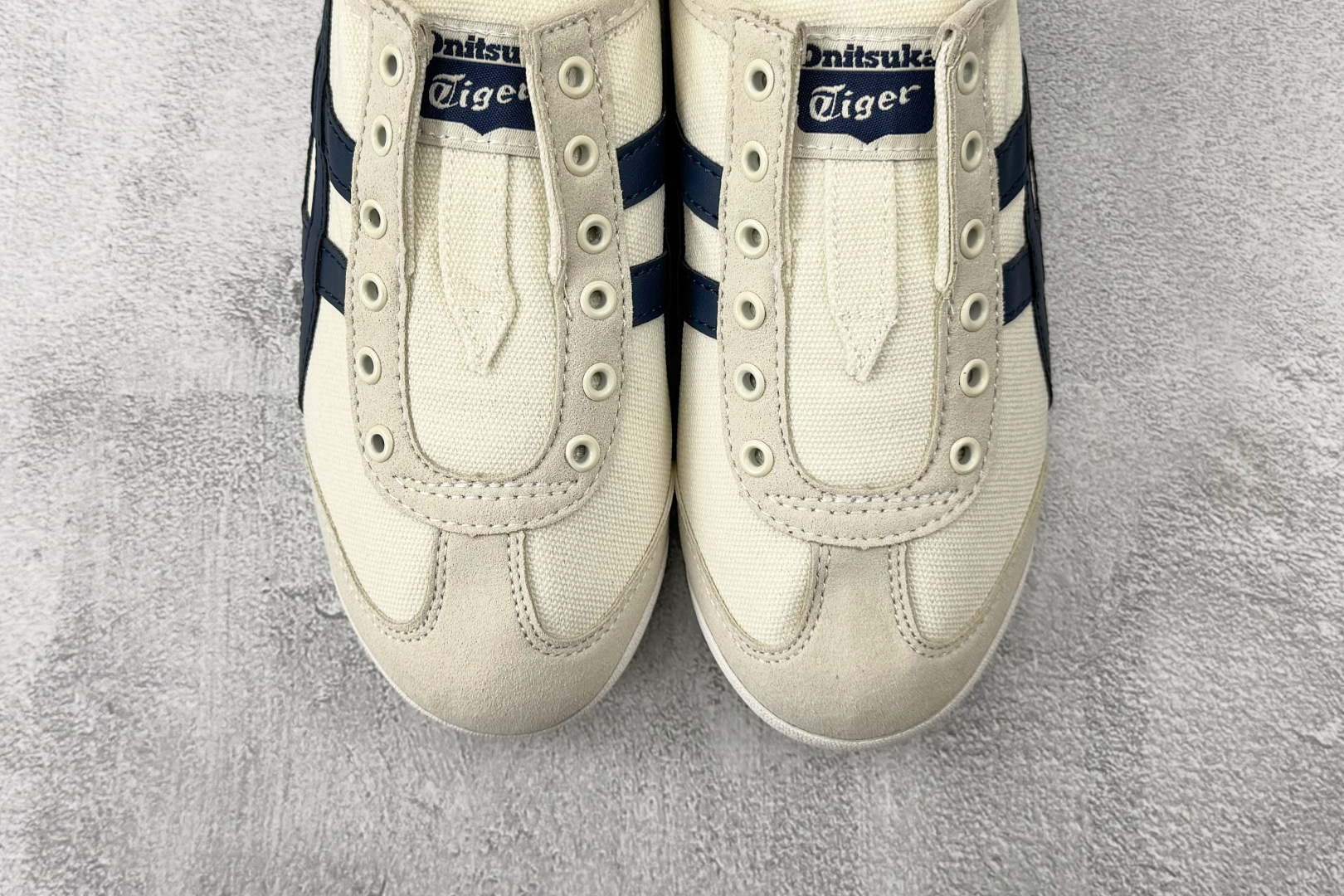 广版 Onitsuka Tiger鬼塚虎 MEXICO 66 SLIP-ON 米色/藏青色货号：1183