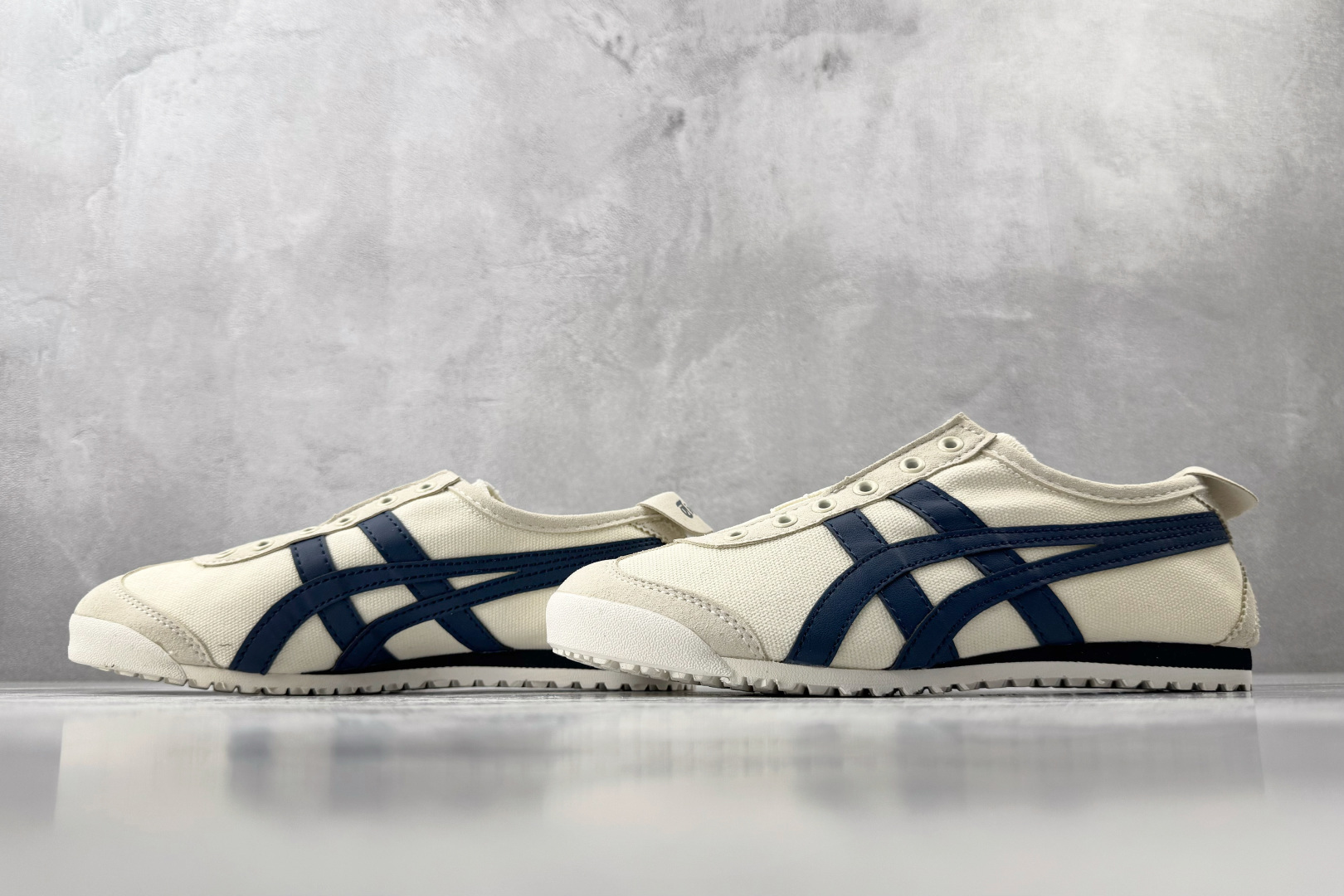 广版 Onitsuka Tiger鬼塚虎 MEXICO 66 SLIP-ON 米色/藏青色货号：1183