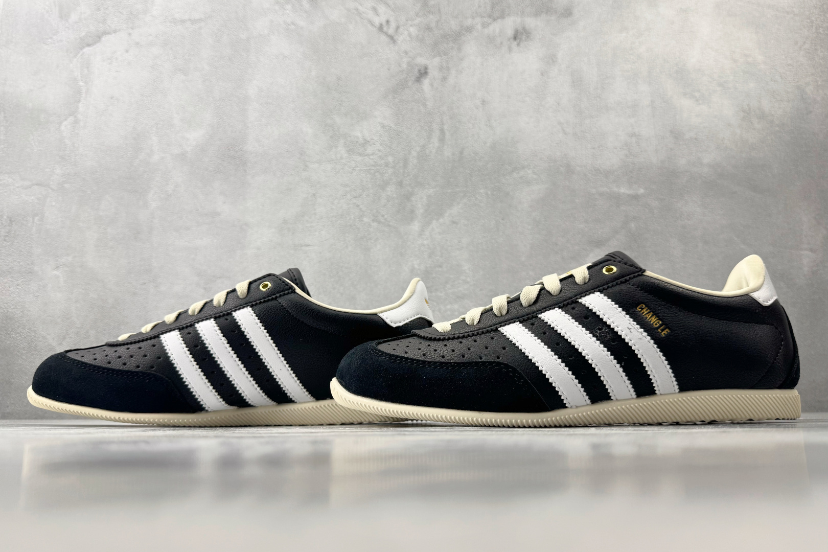 N 版 东南亚订单 adidas originals JAPAN 黑白 货号:KJ3960 尺码:36 36.5 3 N 版 东南亚订单 adidas originals JAPAN 黑白 货号:KJ3960 尺码:36 36.5 3