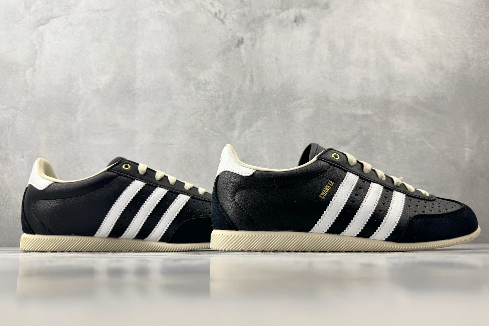 N 版 东南亚订单 adidas originals JAPAN 黑白 货号:KJ3960 尺码:36 36.5 3 N 版 东南亚订单 adidas originals JAPAN 黑白 货号:KJ3960 尺码:36 36.5 3