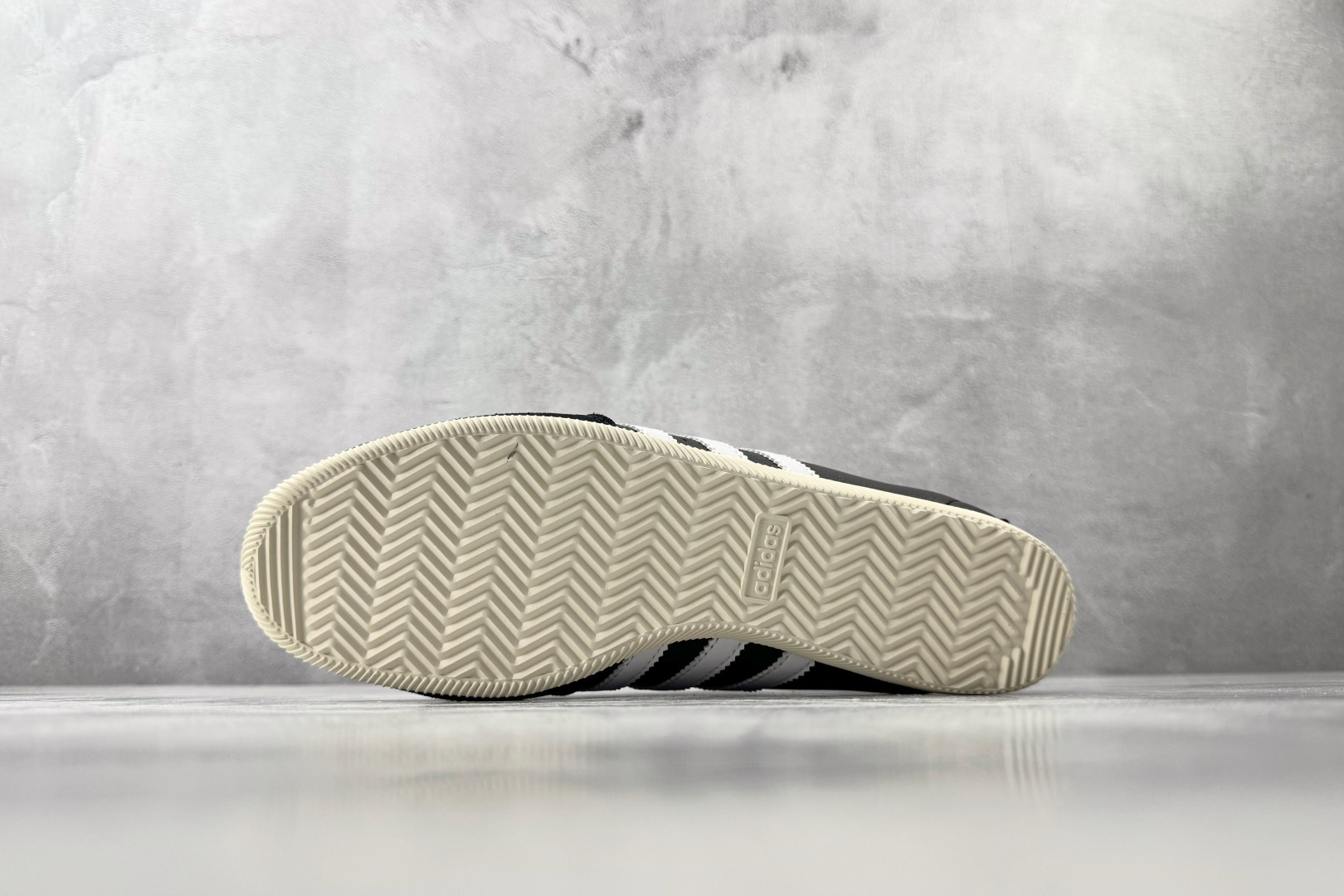 N 版 东南亚订单 adidas originals JAPAN 黑白 货号:KJ3960 尺码:36 36.5 3 N 版 东南亚订单 adidas originals JAPAN 黑白 货号:KJ3960 尺码:36 36.5 3