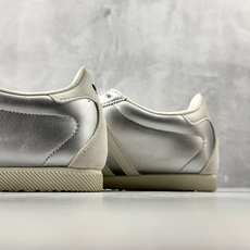 N 版 东南亚订单 adidas originals JAPAN 银色 货号:KJ3962 尺码:36 36.5 3 N 版 东南亚订单 adidas originals JAPAN 银色 货号:KJ3962 尺码:36 36.5 3