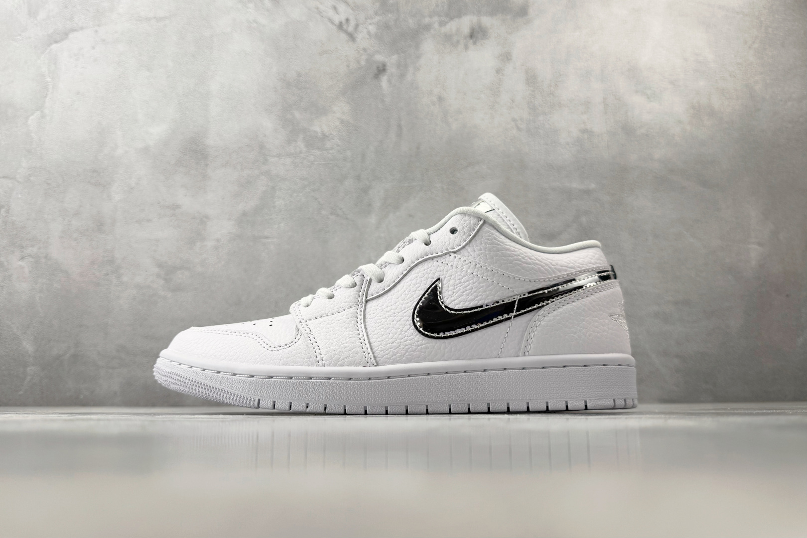 DT  公司级  Jordan Air Jordan 1 白色 货号：IQ9381-100 尺码：35.5 36 36.
