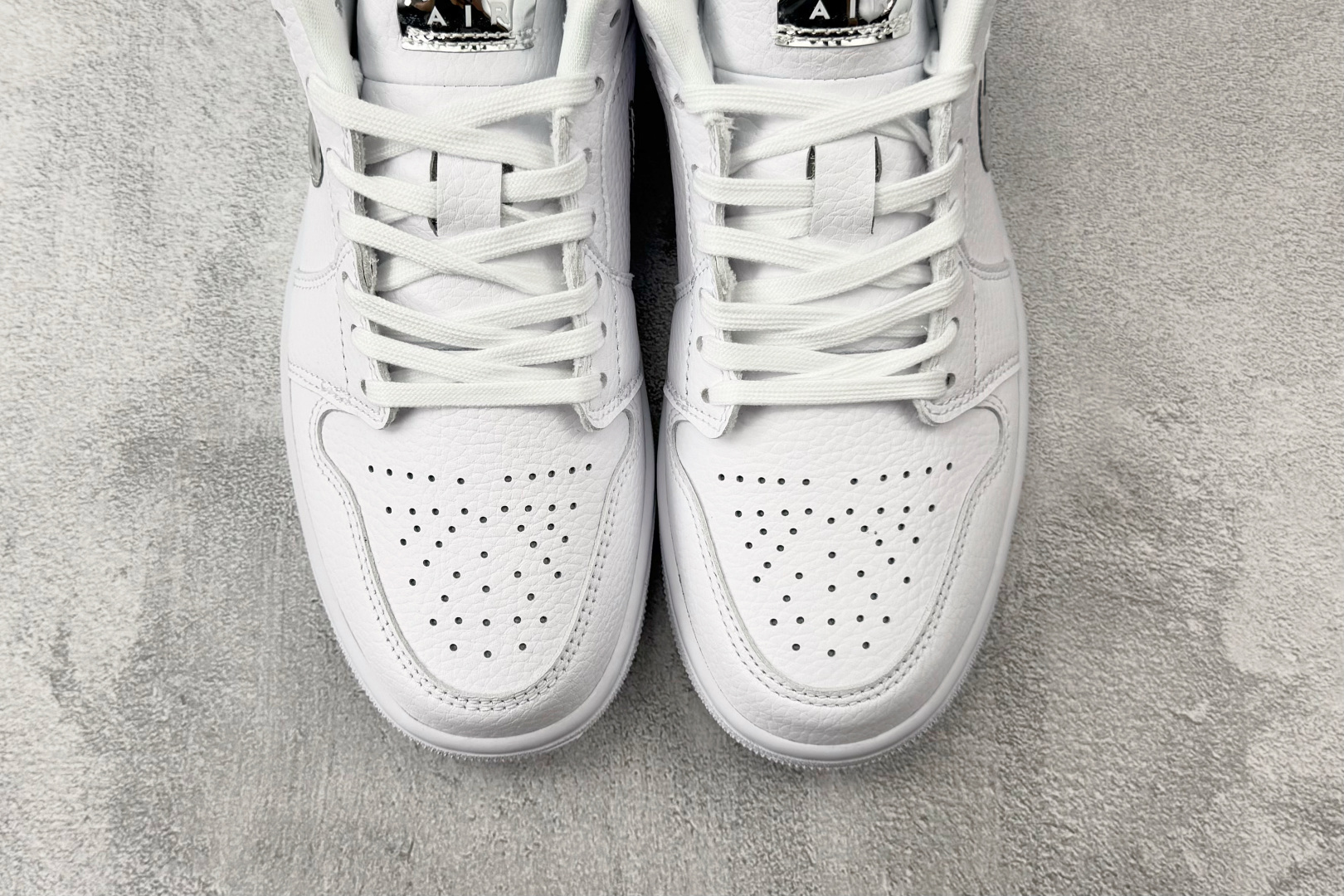 DT 公司级 Jordan Air Jordan 1 白色 货号:IQ9381-100 尺码:35.5 36 36. DT 公司级 Jordan Air Jordan 1 白色 货号:IQ9381-100 尺码:35.5 36 36.