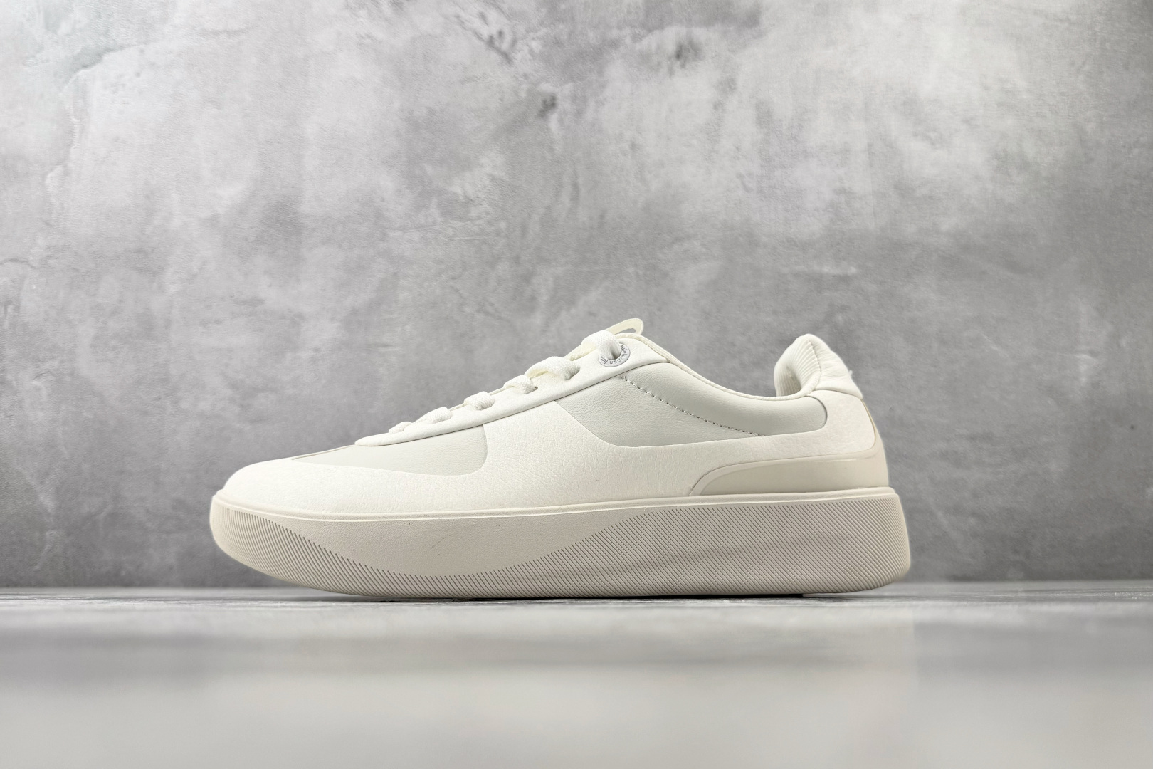 XC2.0 lululemon露露乐蒙 cityverse 白色货号：LW9FFIS-4905尺码：36