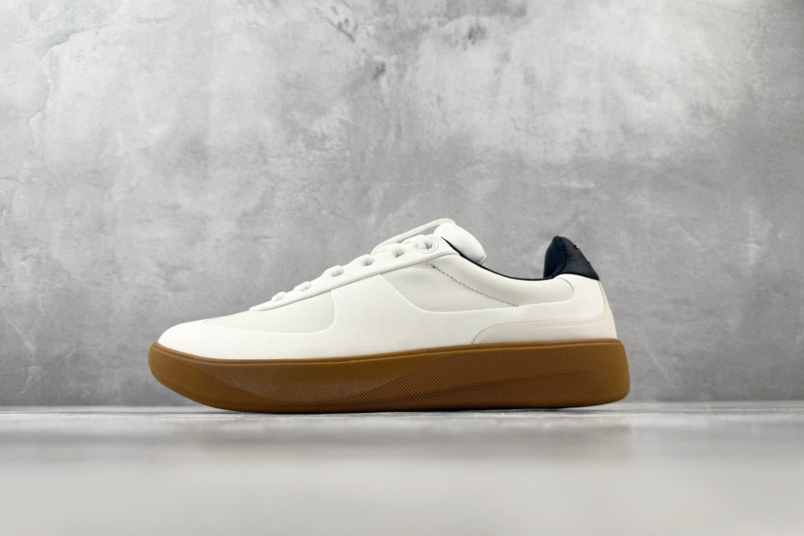 XC2.0 lululemon露露乐蒙 cityverse 白蓝货号：LW9FFIS尺码：36 36.5