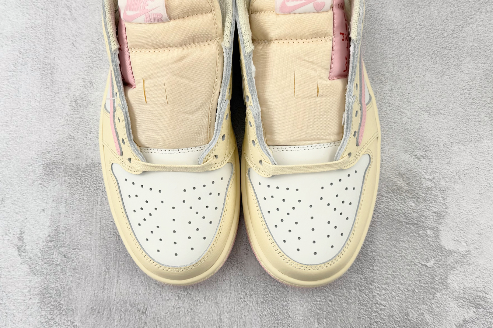 G版 Jordan  × Travis Scott Air Jordan 1 Low OG 粉倒钩 Sh