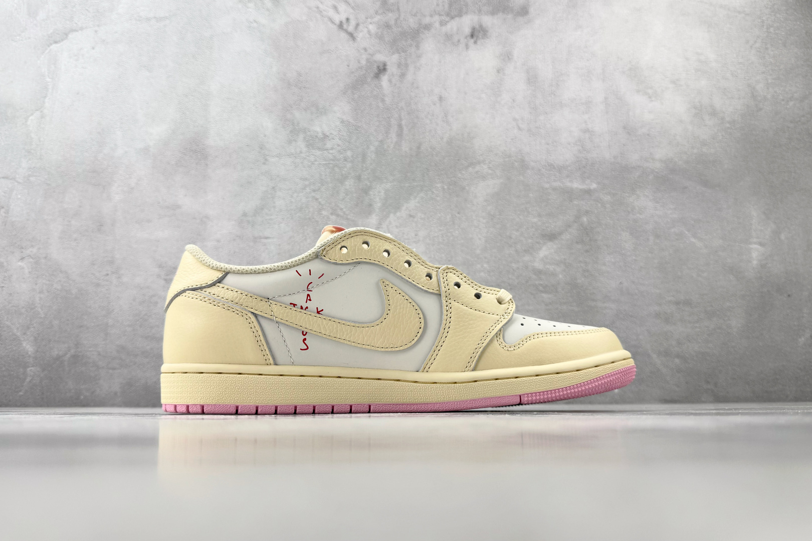 G版 Jordan  × Travis Scott Air Jordan 1 Low OG 粉倒钩 Sh