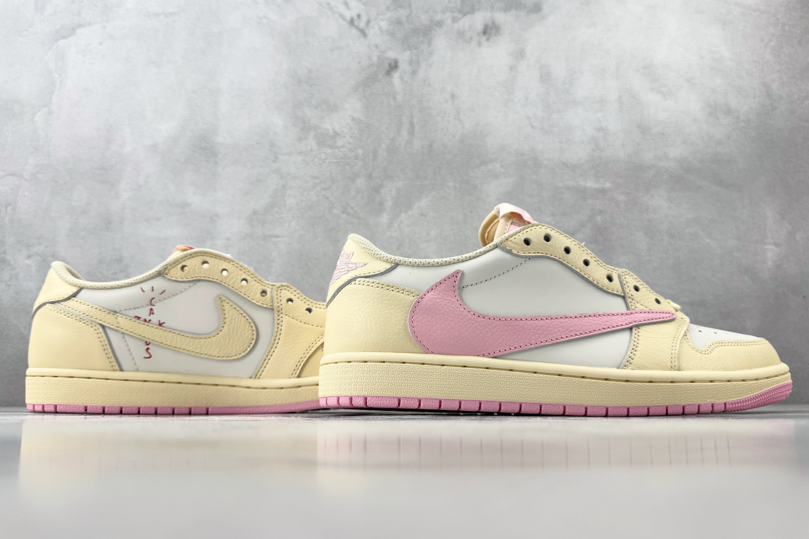 G版 Jordan  × Travis Scott Air Jordan 1 Low OG 粉倒钩 Sh