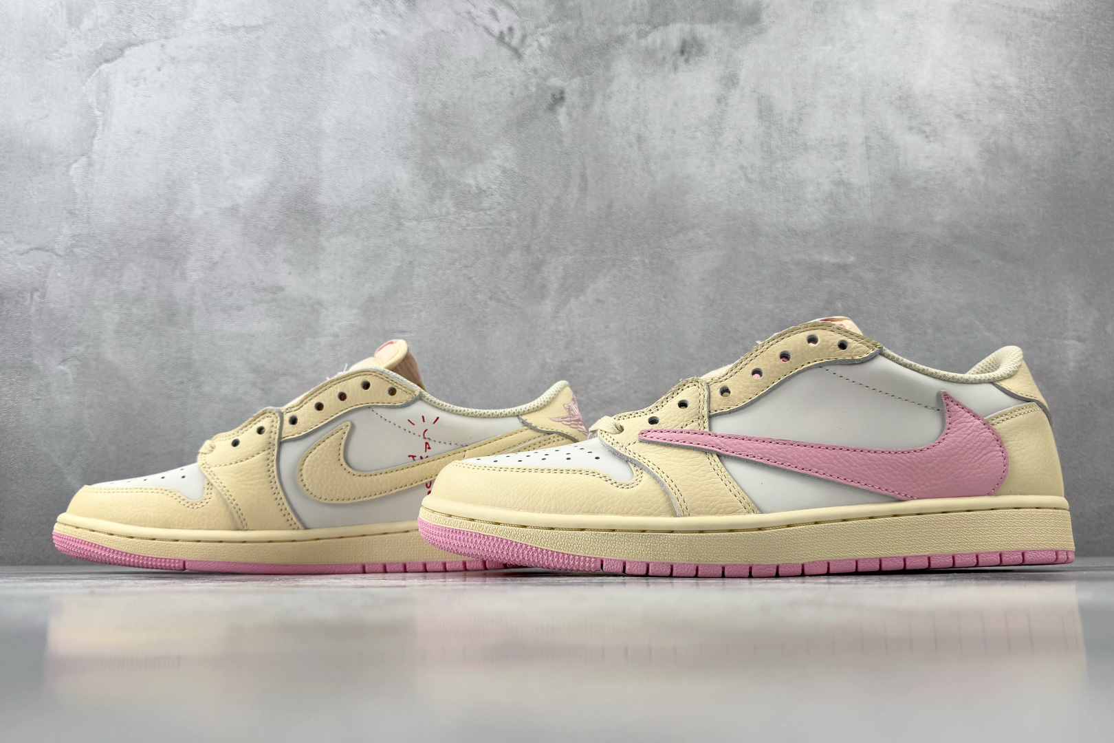 G版 Jordan  × Travis Scott Air Jordan 1 Low OG 粉倒钩 Sh