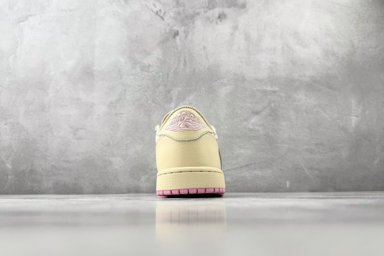 G版 Jordan  × Travis Scott Air Jordan 1 Low OG 粉倒钩 Sh