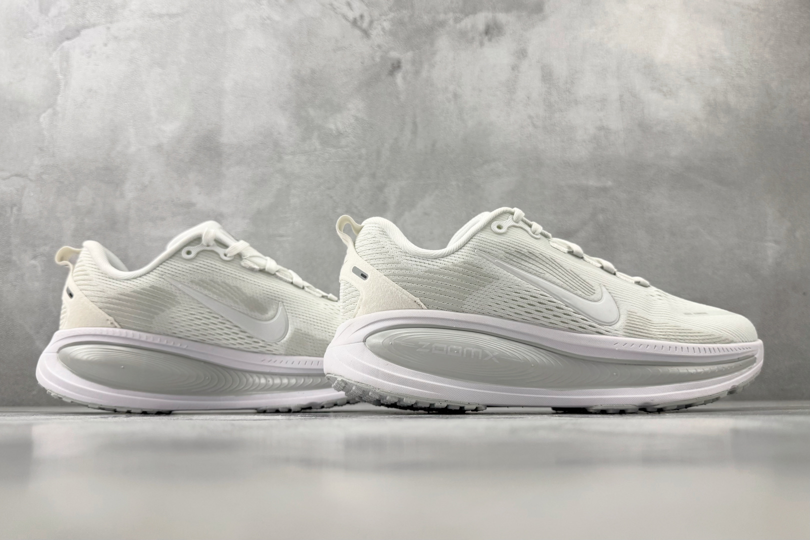 GOD神版 完美还原 正确版本 Nike VOMERO 18 白色货号：HM6803-106尺码：36 