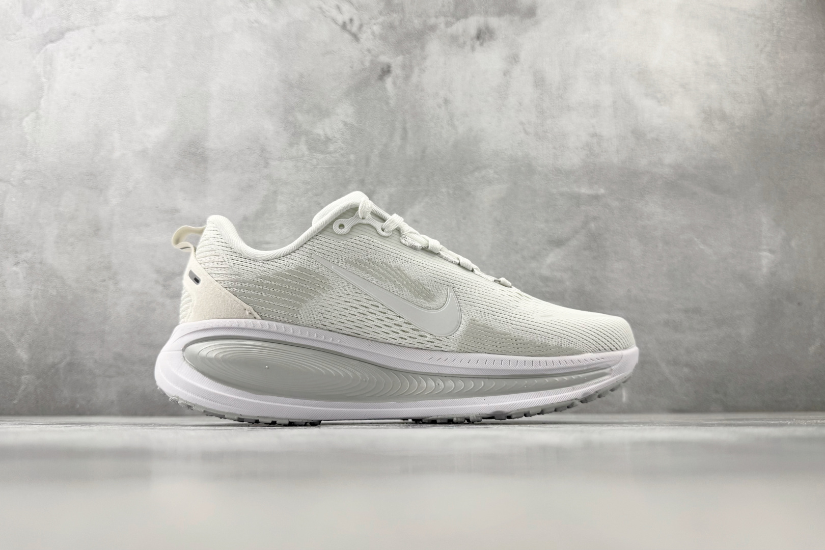 GOD神版 完美还原 正确版本 Nike VOMERO 18 白色货号：HM6803-106尺码：36 