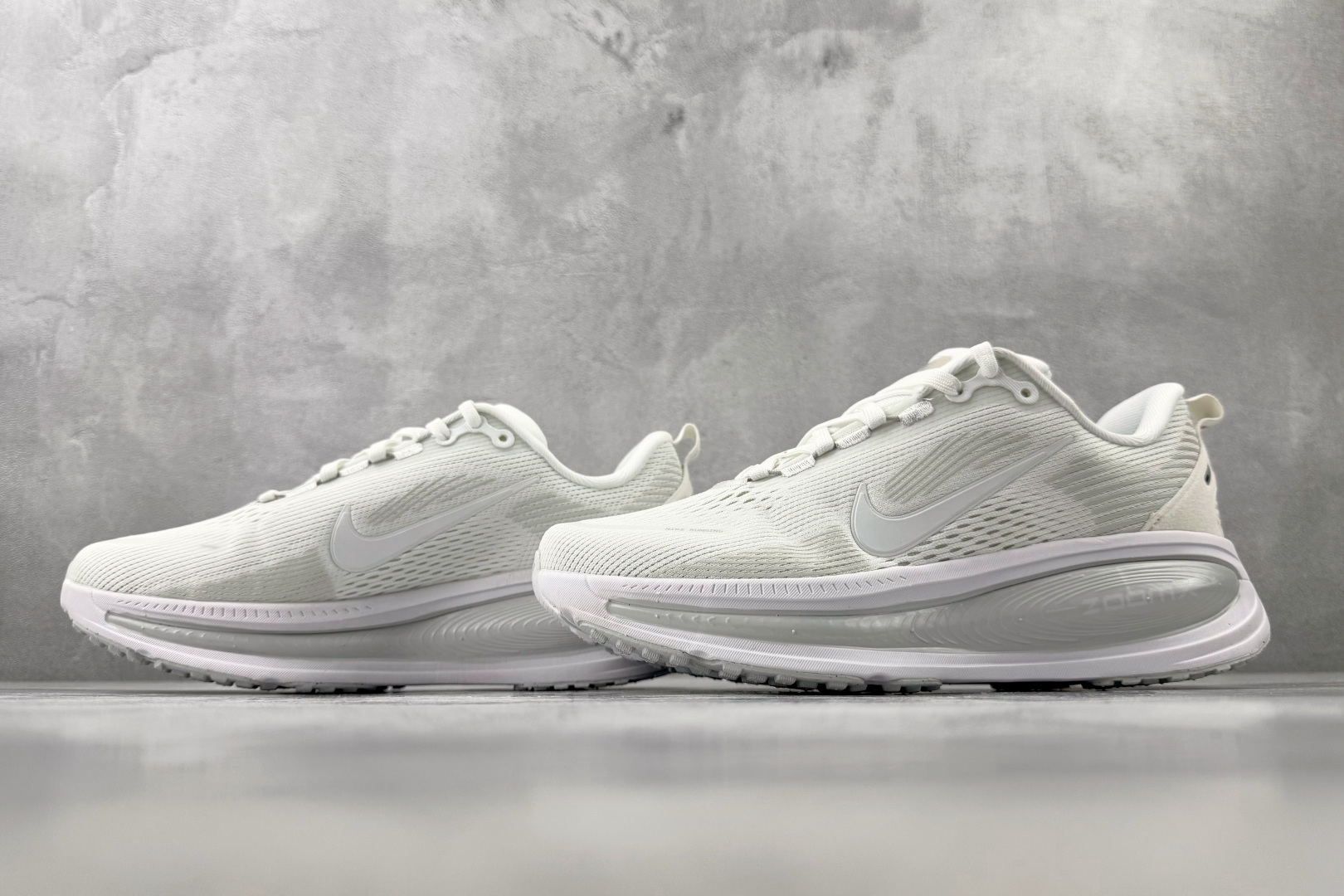 GOD神版 完美还原 正确版本 Nike VOMERO 18 白色货号：HM6803-106尺码：36 