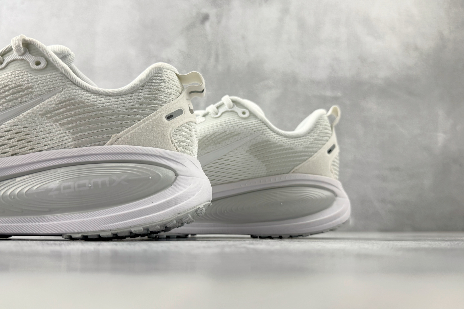 GOD神版 完美还原 正确版本 Nike VOMERO 18 白色货号：HM6803-106尺码：36 