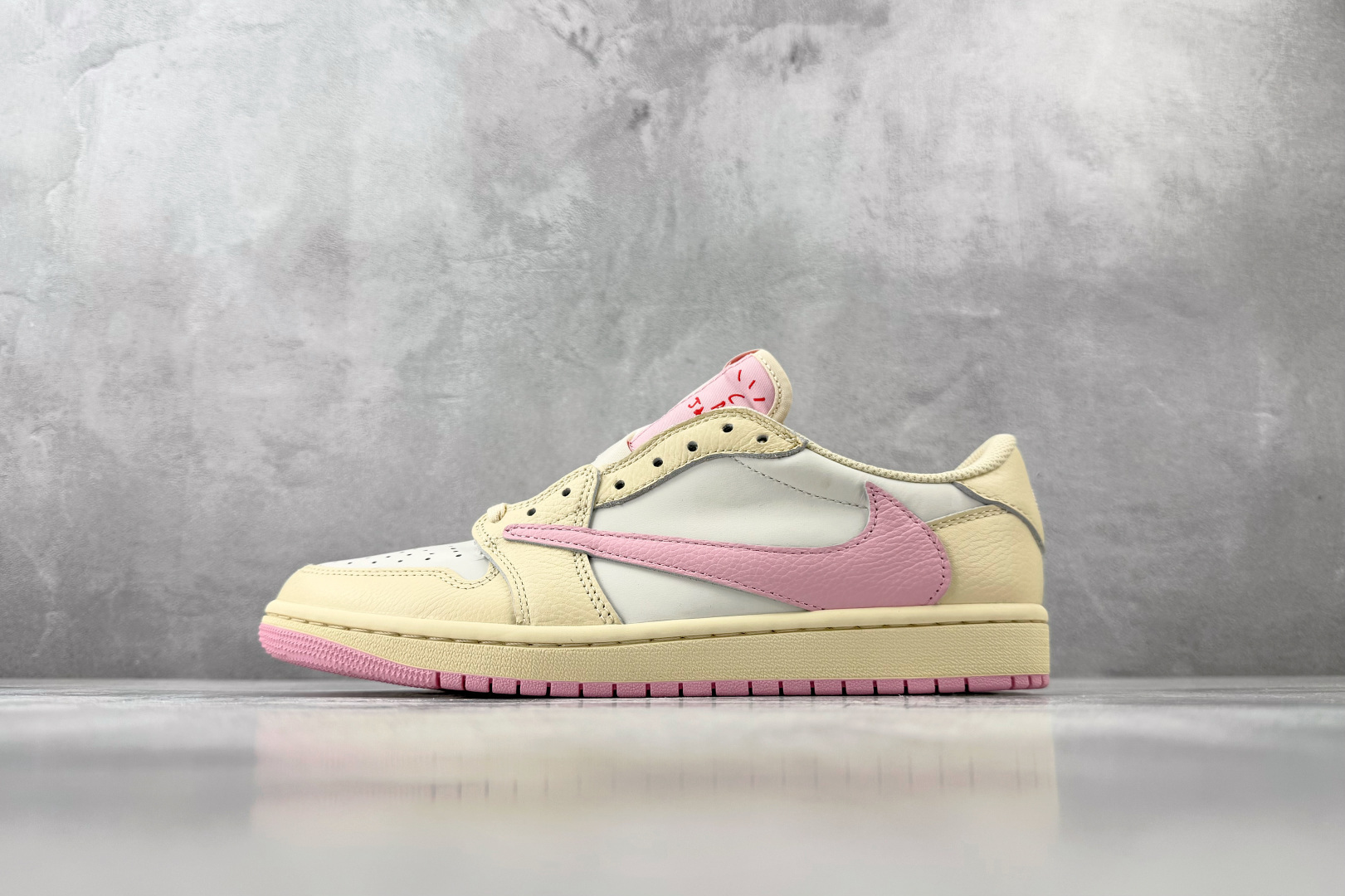 LJ渠道 Jordan  × Travis Scott Air Jordan 1 Low OG 粉倒钩 
