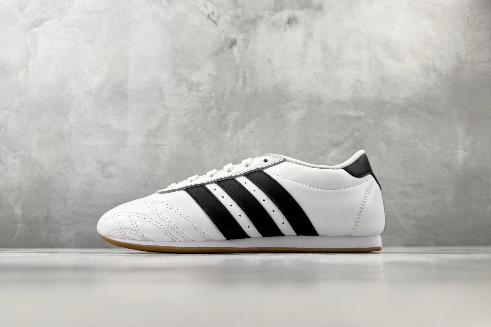 GOD/2.0 神版 adidas originals Taekwondo 白黑色货号：JS1194尺码