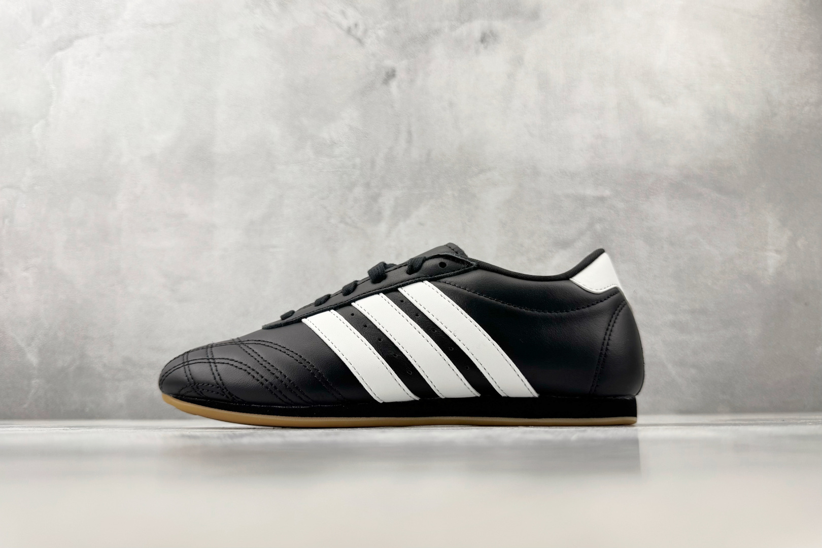 GOD/2.0神版 adidas originals Taekwondo 黑白色货号：JS1193尺码：