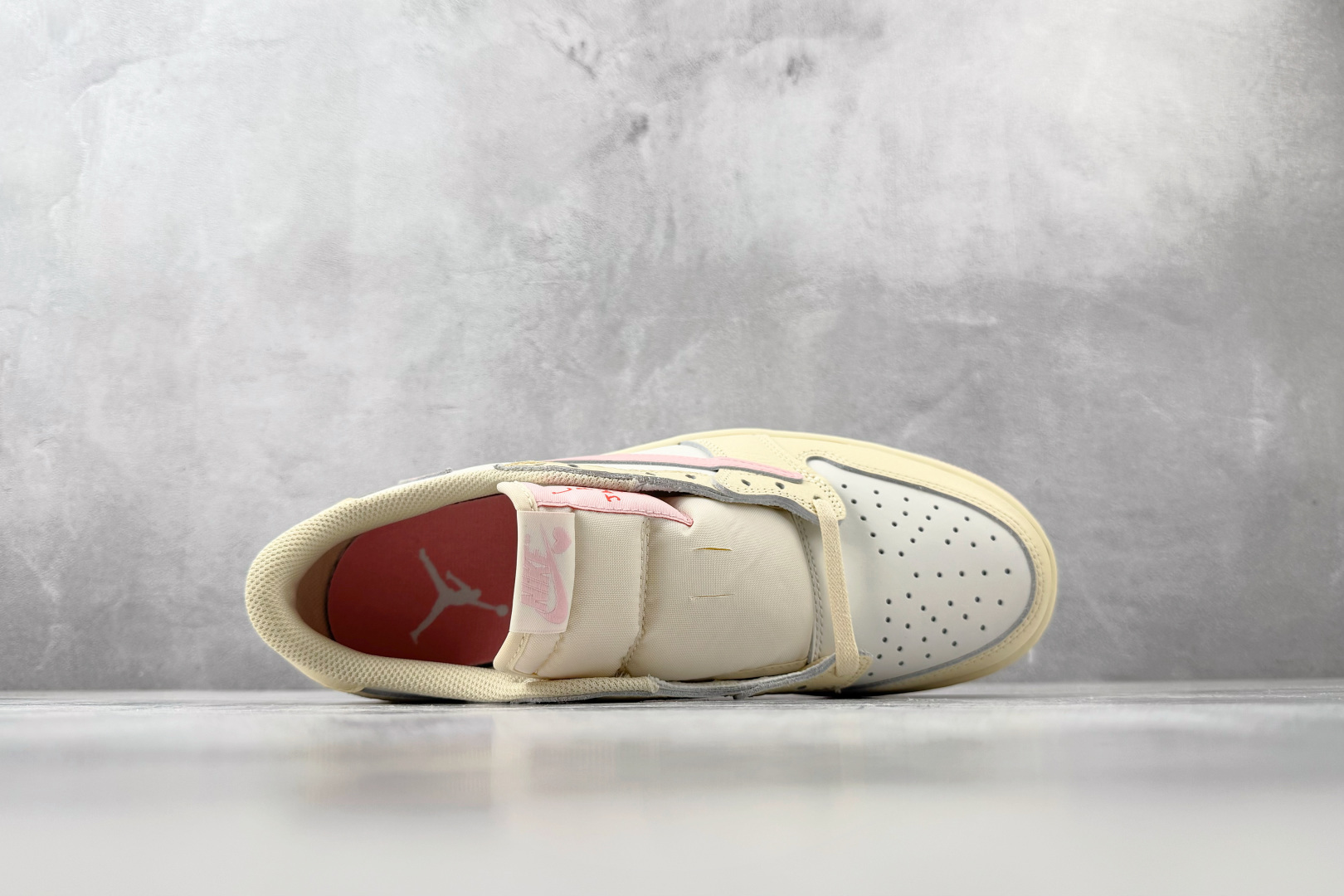LJ渠道 Jordan × Travis Scott Air Jordan 1 Low OG 粉倒钩 LJ渠道 Jordan × Travis Scott Air Jordan 1 Low OG 粉倒钩
