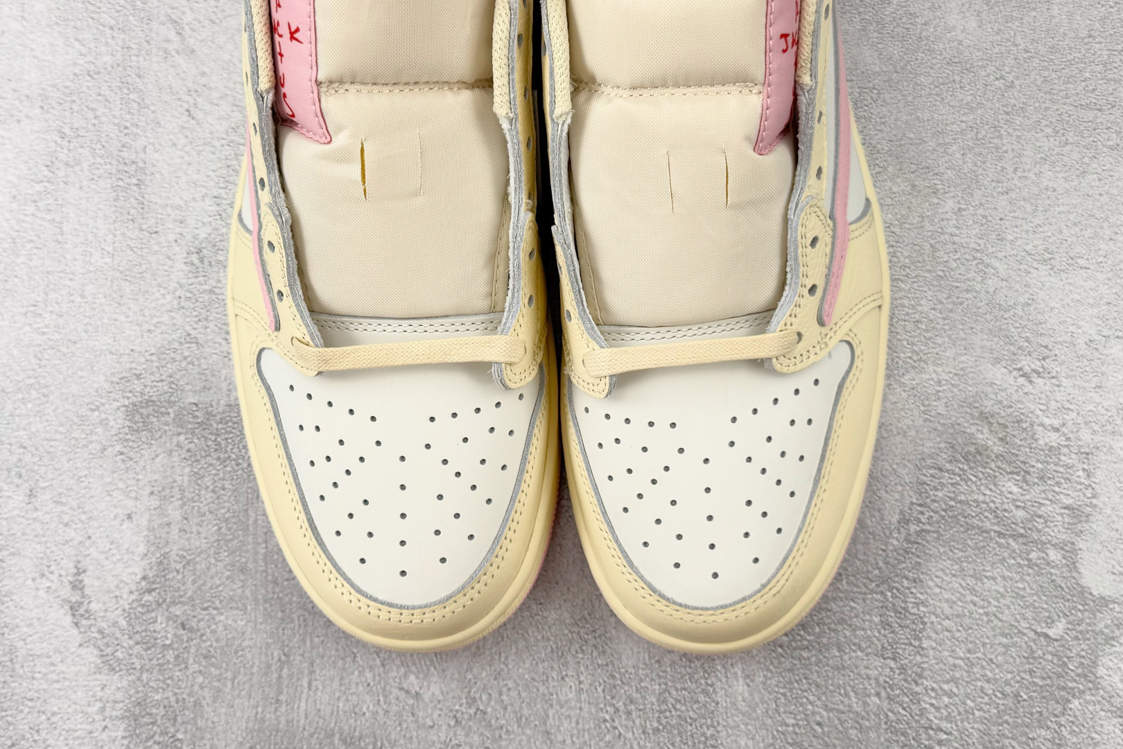 LJ渠道 Jordan × Travis Scott Air Jordan 1 Low OG 粉倒钩 LJ渠道 Jordan × Travis Scott Air Jordan 1 Low OG 粉倒钩