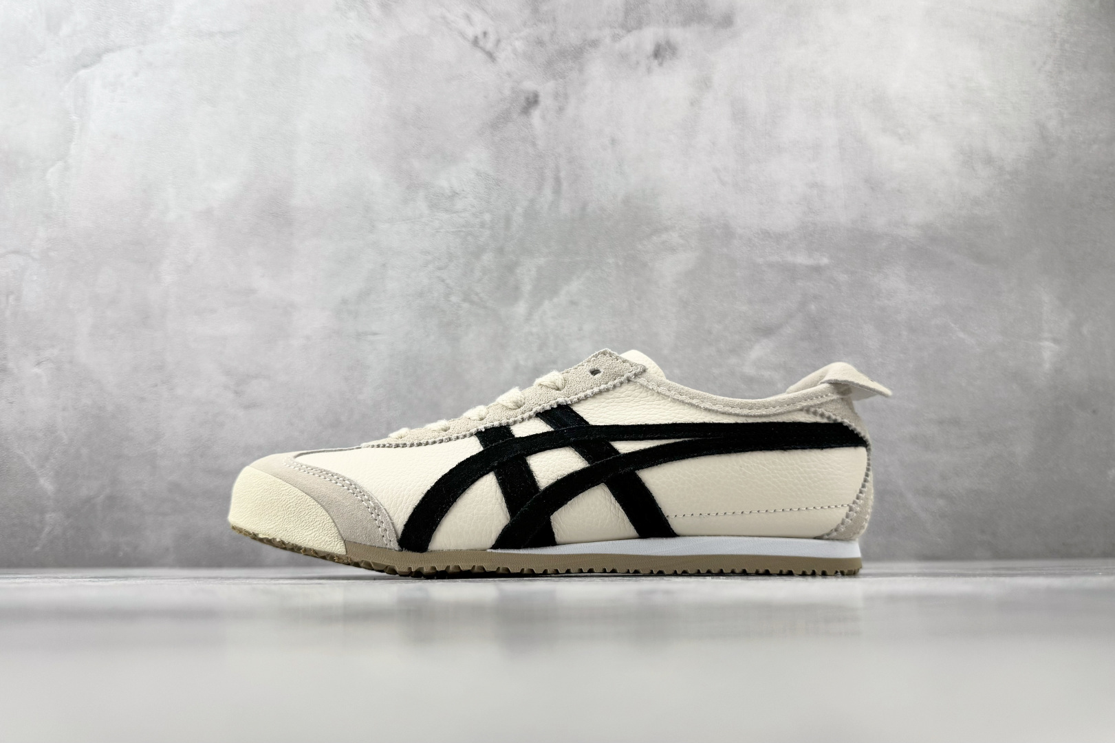 OT 头层 Onitsuka Tiger鬼塚虎 MEXICO 66 BLACK Unisex 桦木黑货号