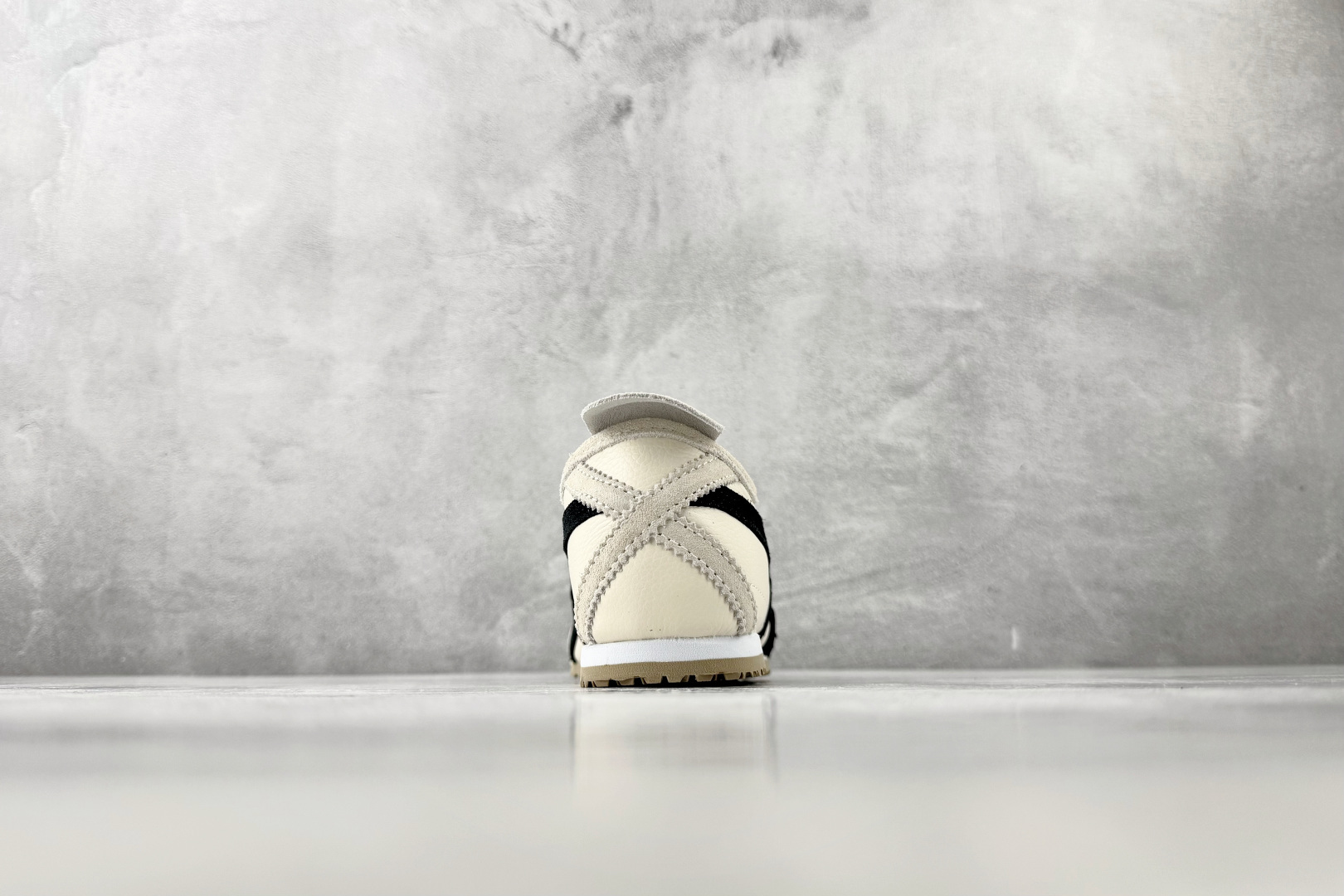 OT 头层 Onitsuka Tiger鬼塚虎 MEXICO 66 BLACK Unisex 桦木黑货号
