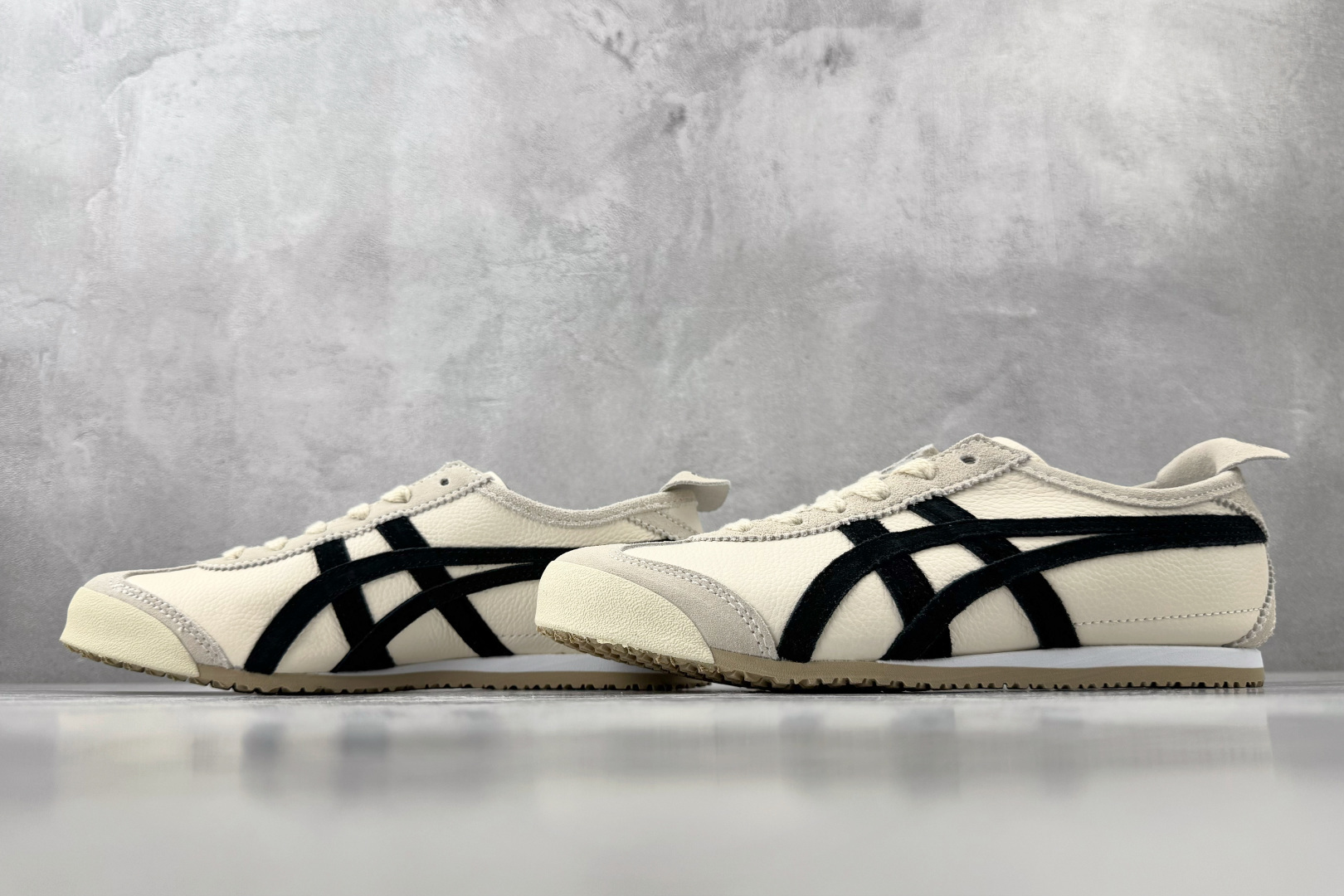 OT 头层 Onitsuka Tiger鬼塚虎 MEXICO 66 BLACK Unisex 桦木黑货号