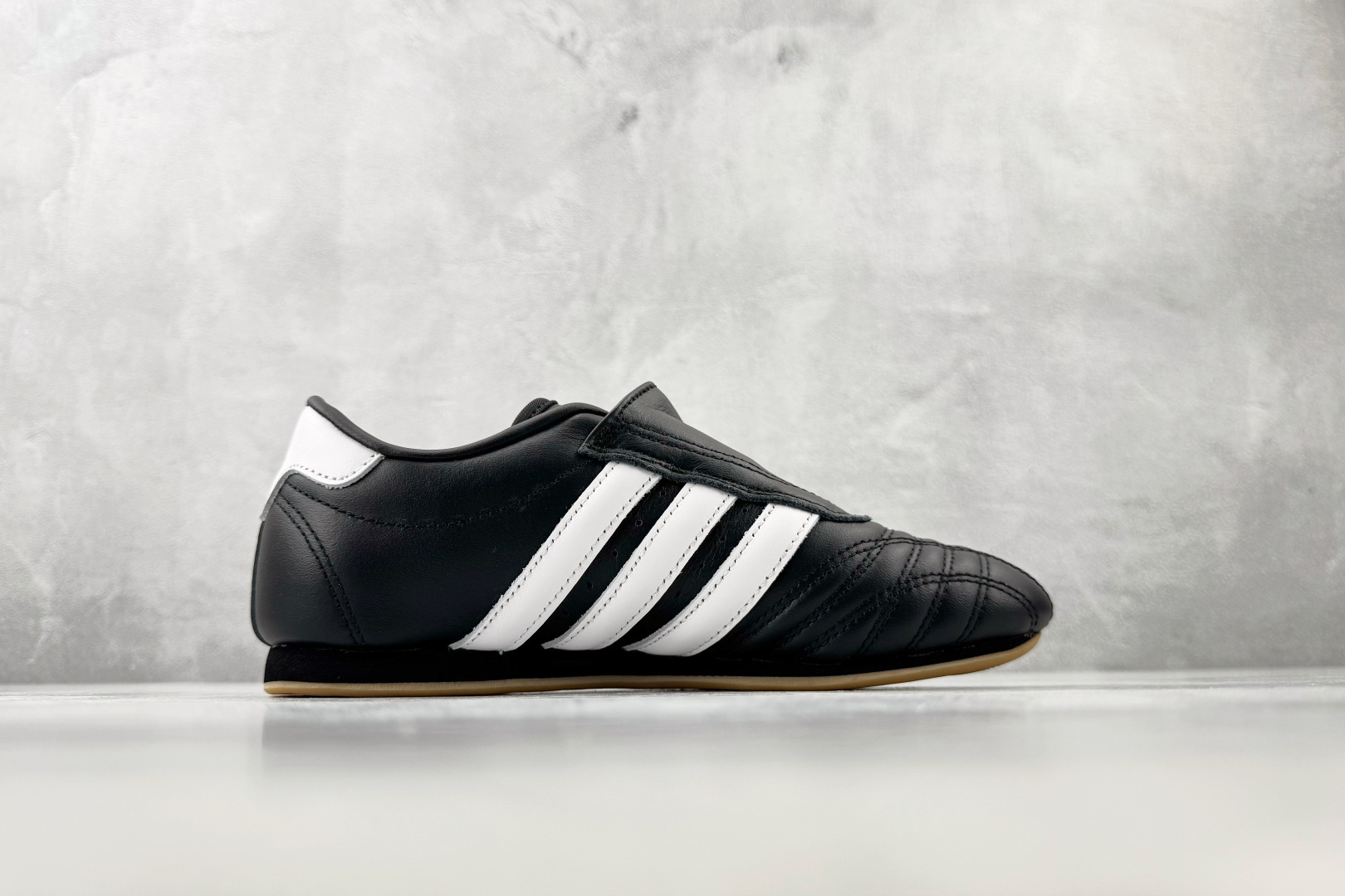 GOD/2.0 神版 adidas TAEKWONDO 黑白货号：JQ4775尺码：36 36.5 37