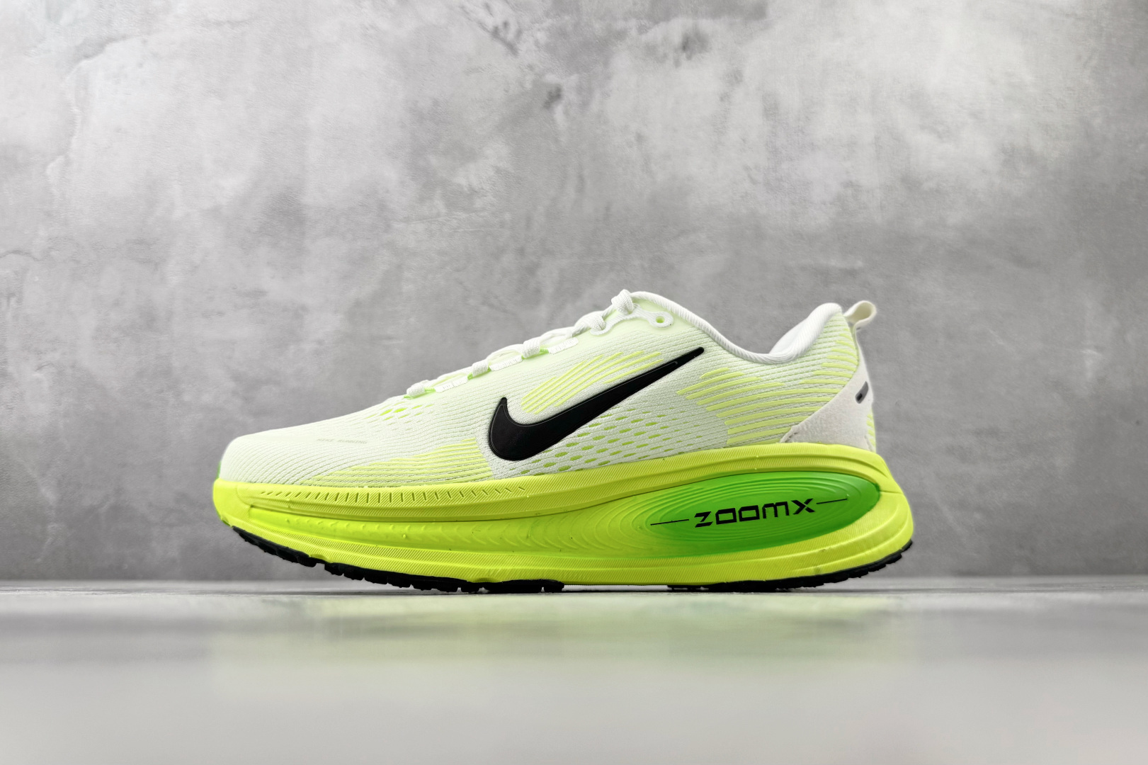 GOD神版 完美还原 正确版本 Nike VOMERO 18 白绿色货号：HM6803-100尺码：36