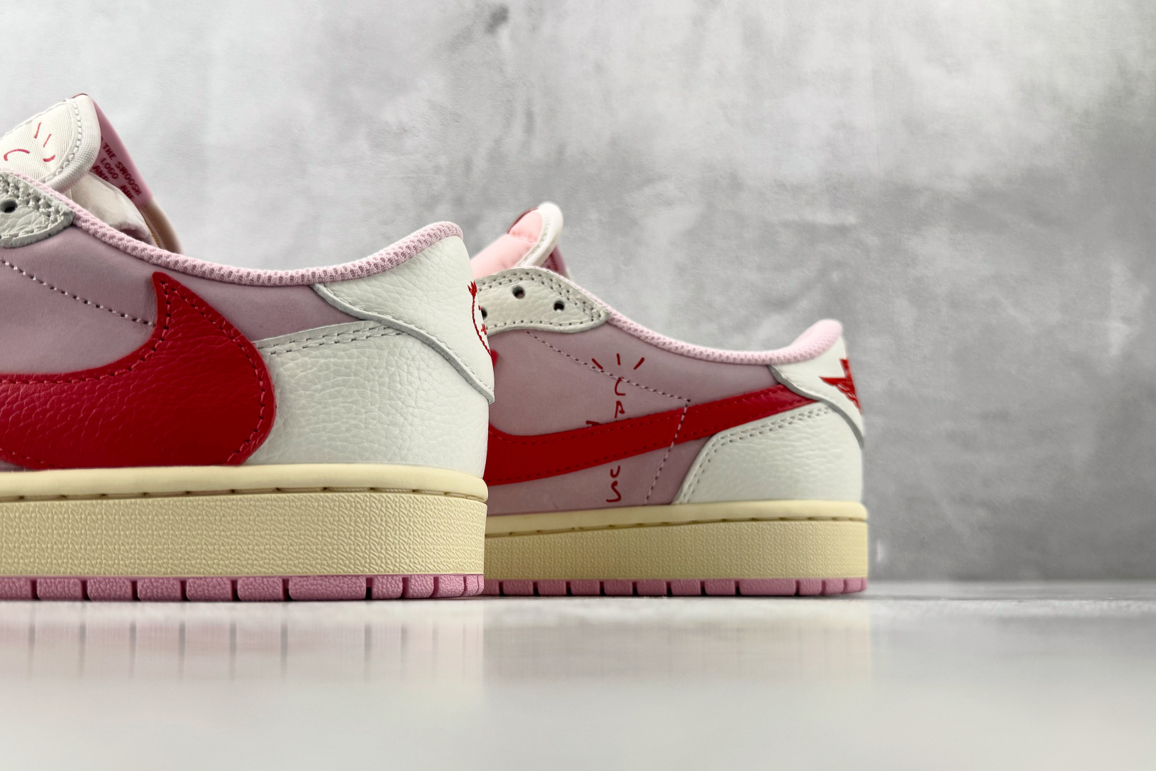 LJ渠道 Jordan  × Travis Scott Air Jordan 1 Low OG 白粉红勾