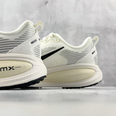 GOD神版 完美还原 正确版本 Nike VOMERO 18 米色货号:HM6803-101尺码:36 GOD神版 完美还原 正确版本 Nike VOMERO 18 米色货号:HM6803-101尺码:36
